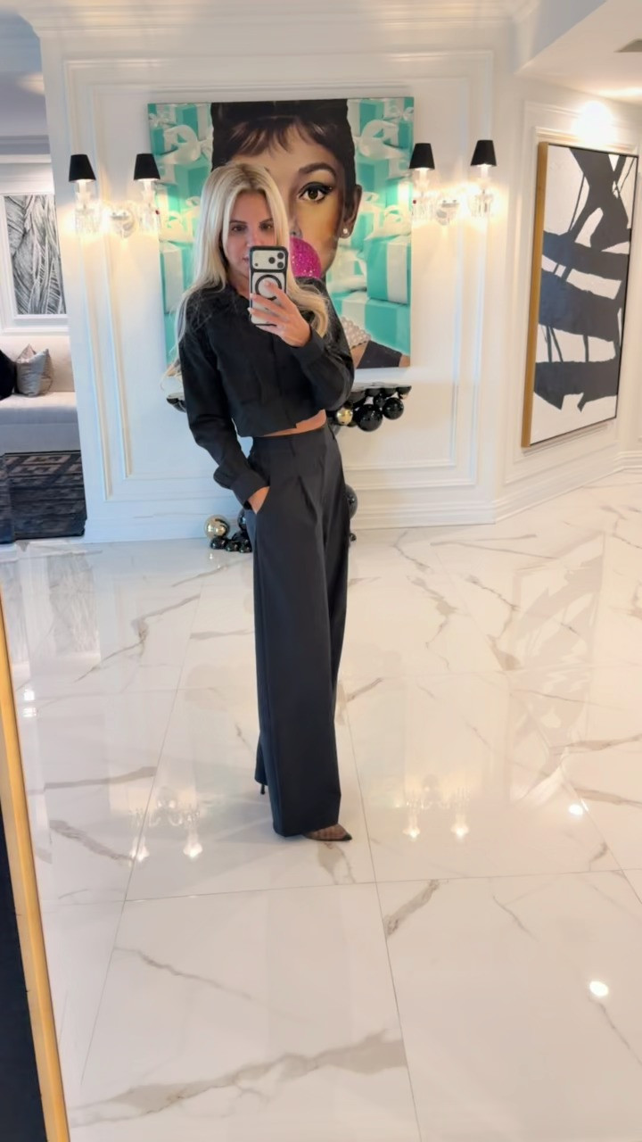 When your favorite travel outfit doubles as a dressed-up look 🖤

work outfit, workwear, office look, travel, travel outfit, airplane 

 

#LTKmomlife #LTKSeasonal #LTKTravel