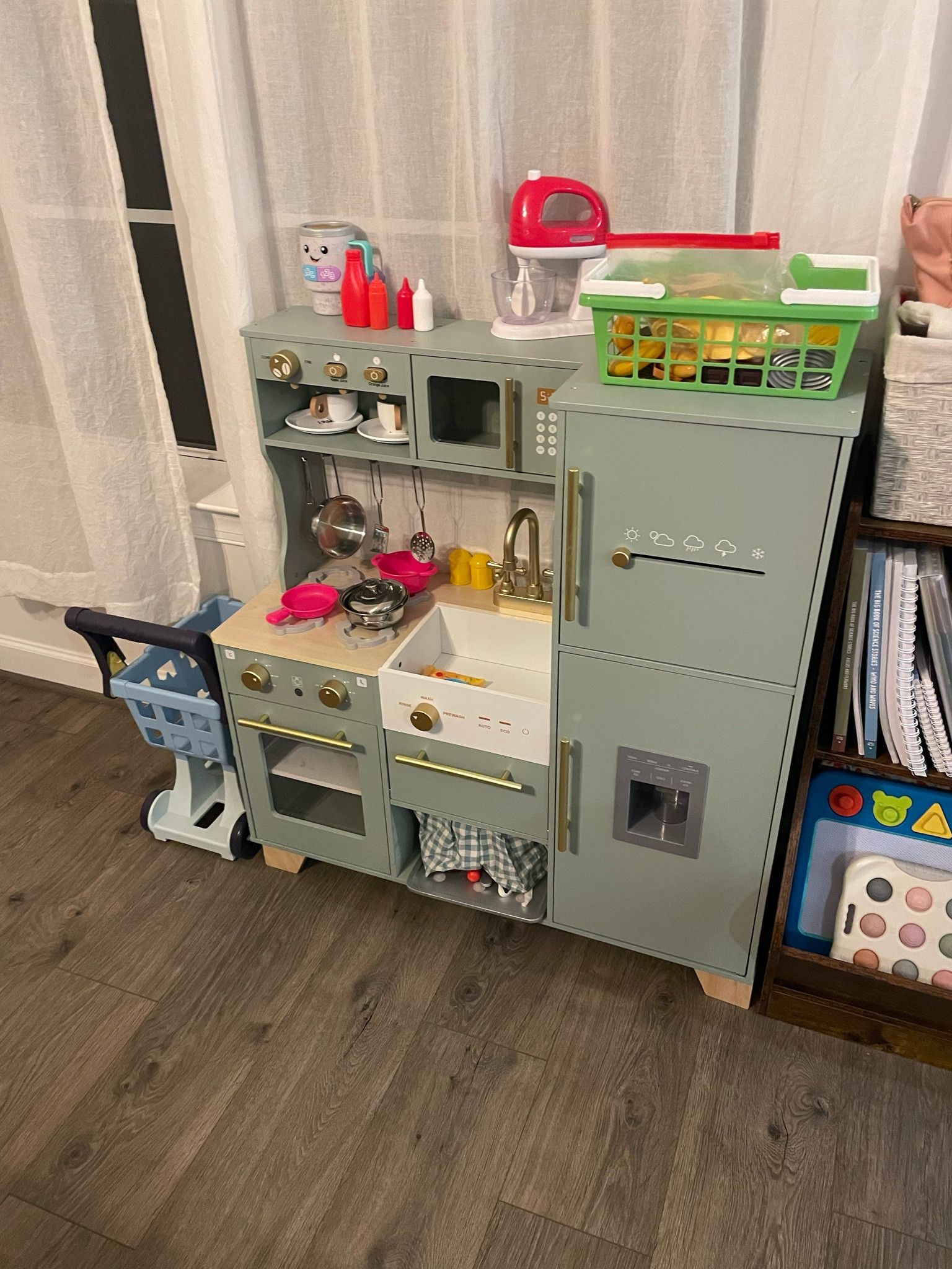 Play Kitchen 

#LTKKids #LTKGiftGuide #LTKHome