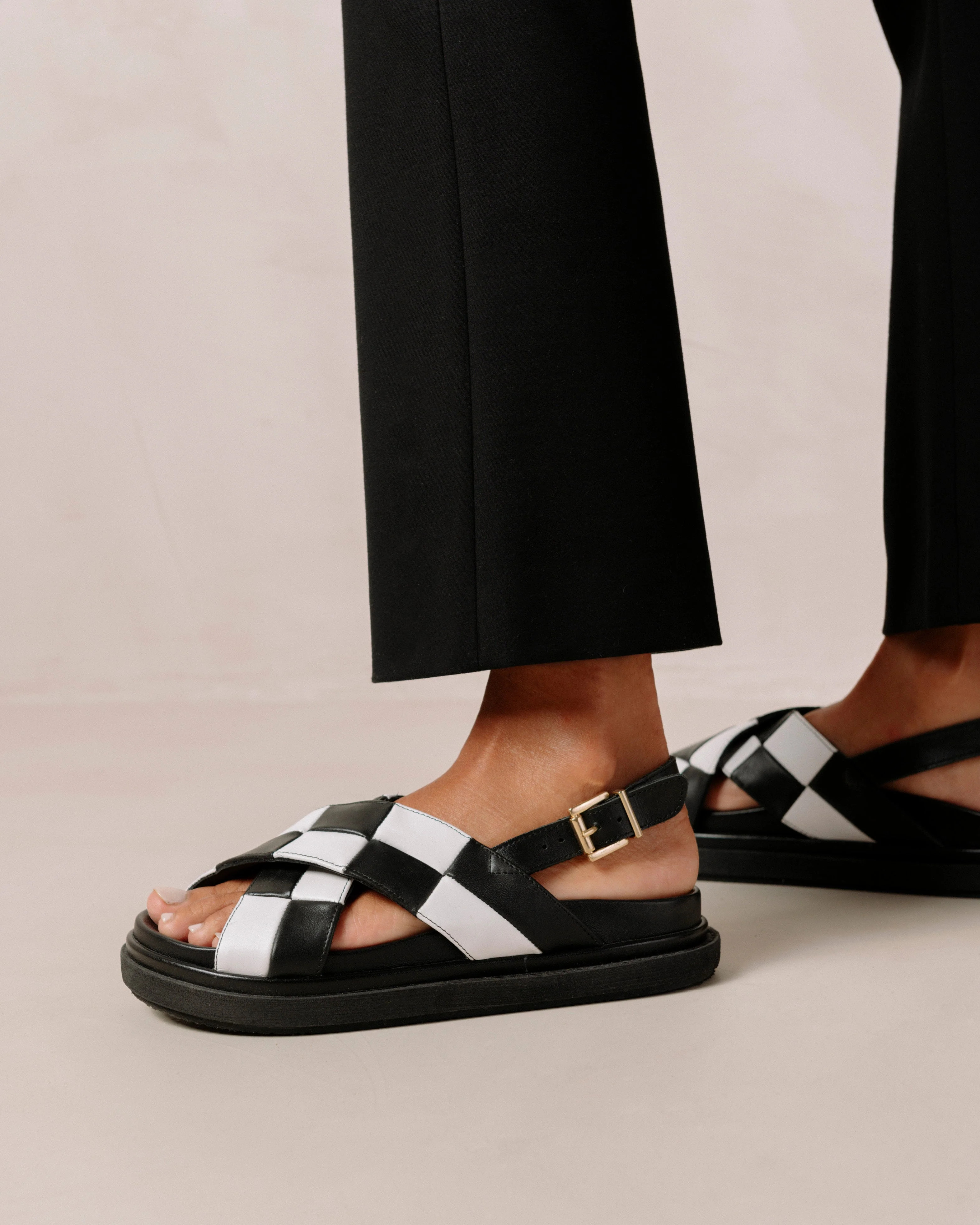 Marshmallow Scacchi - Black and White Leather Sandals | ALOHAS | Alohas FR