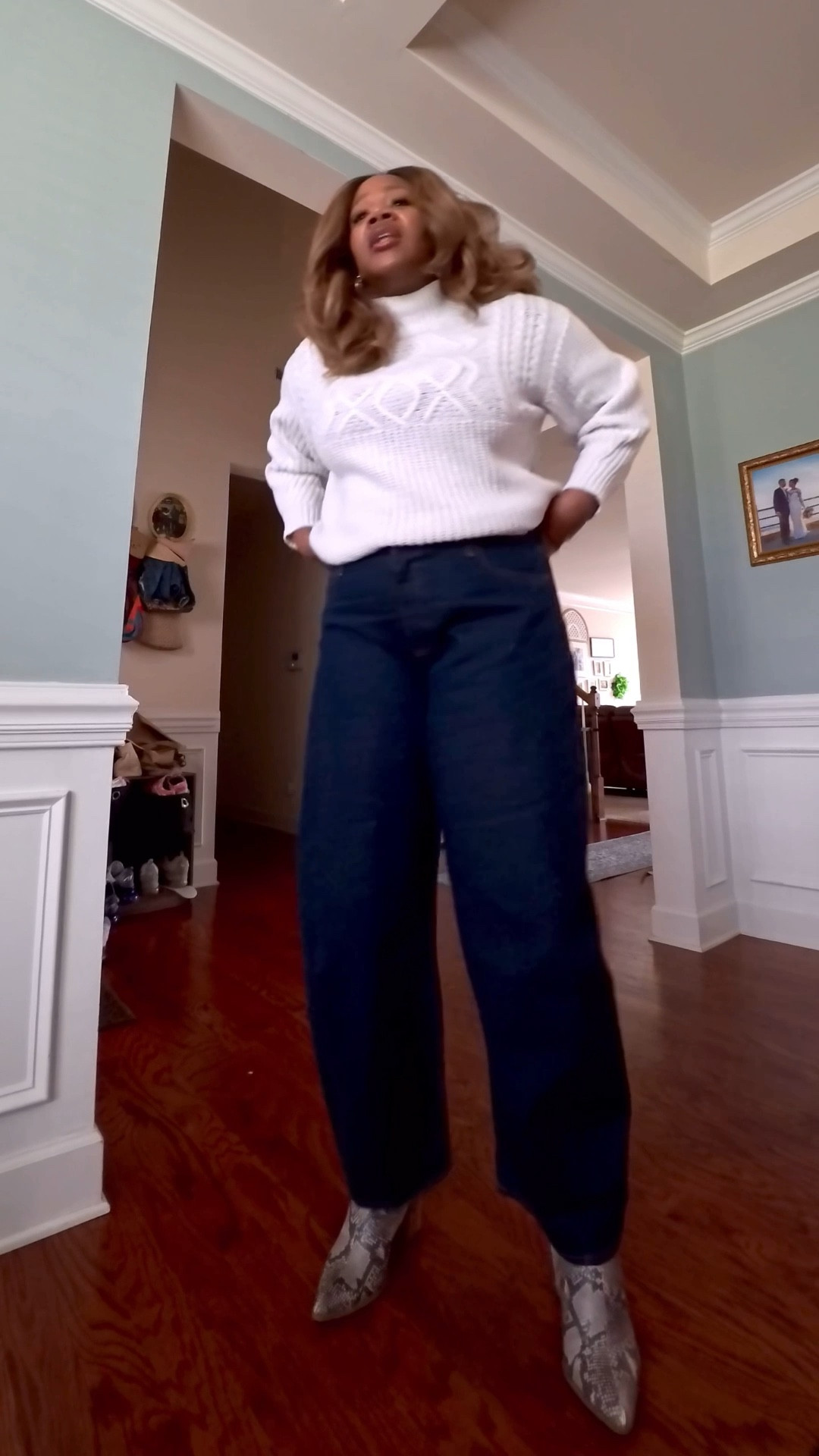 If you don’t have a quality pair of barrel leg jeans in your wardrobe for fall here’s your chance to get them for 25% off exclusively in the LTK app 😍 this pair from Abercrombie are so roomie and perfect for moms this fall season. I’m 5”9 s' for reference and wearing a size 33 regular.

#LTKStyleTip #LTKSaleAlert #LTKFindsUnder100