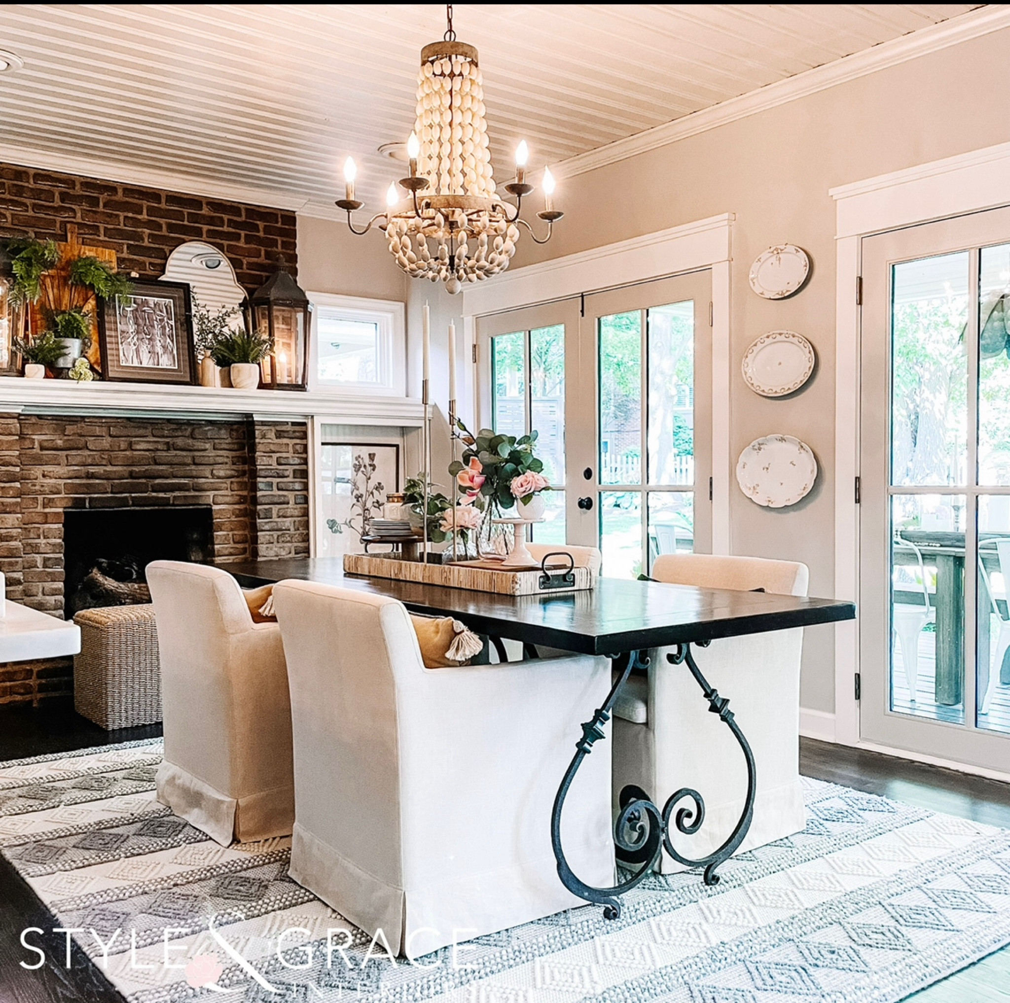 Who’s ready for the weekend?! 
👋🏻🙌🏻
Friday is my favorite day! You get to wrap up your week and plan some fun for the next two days!!
What is your plan for the weekend? Any Fall fun to do/go see in your area? 





#LTKunder50 #LTKhome #LTKunder100