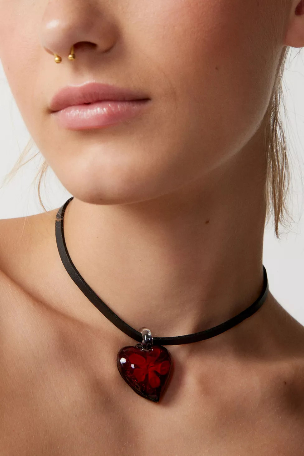 Glass Heart Choker Necklace | Urban Outfitters (US and RoW)