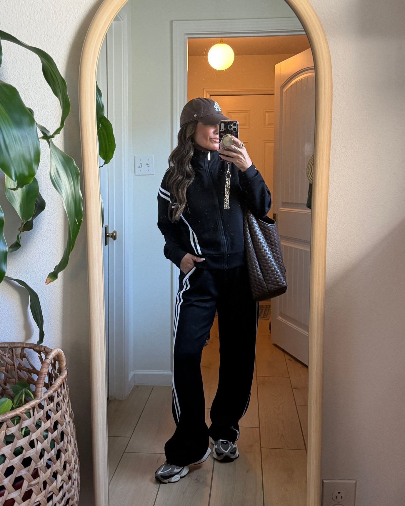 Thee comfy track set that I live in all fall and winter link!!!! Looks so expensive but under $50!!
Wearing size medium!!

#LTKootd #LTKmomlife #LTKSeasonal