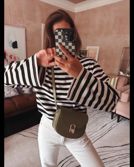 These stripes EVERY SINGLE DAY - just so good 

Wearing size s in the oversized striped long sleeve top, size 8 in the jeans (of between size down)



#LTKeurope #LTKfindsunder50 #LTKover40