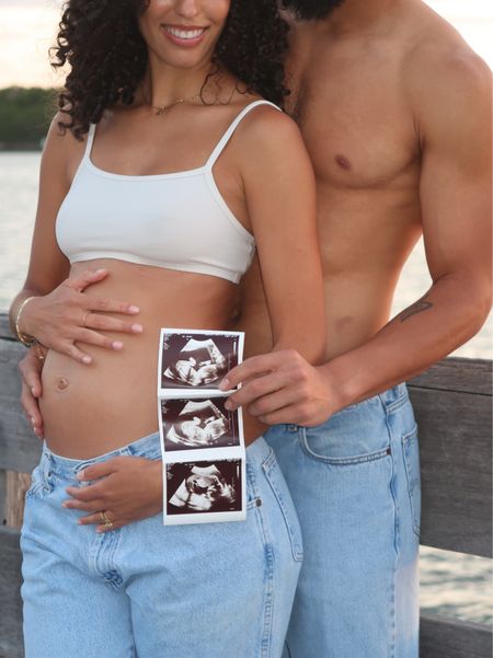 pregnancy announcement outfit 🦋

cream bralette - Los Angeles apparel 
light wash wrangler jeans - thrifted 
gold letter necklace  - cuffed by nano 