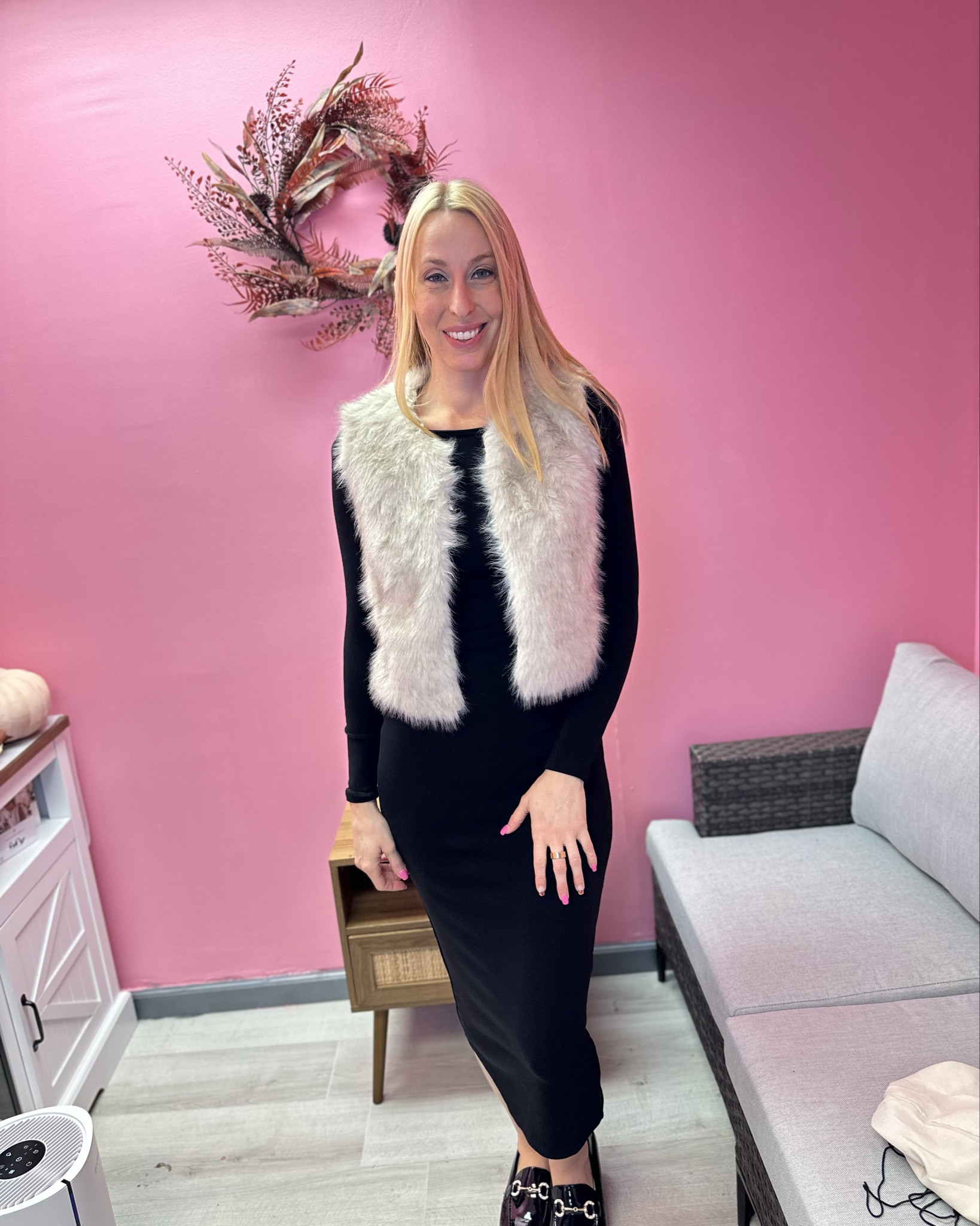 Every woman needs a cute little faux fur vest to enhance her fall and winter outfits 
🖤 classy and warm 
🖤 fits true to size, wearing small 

#LTKTall #LTKFindsUnder50 #LTKStyleTip