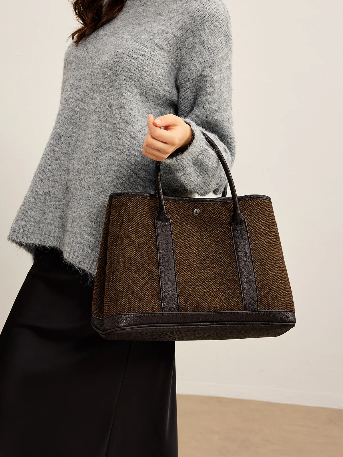 Chevron Button Clasp Tote Bag | Commense