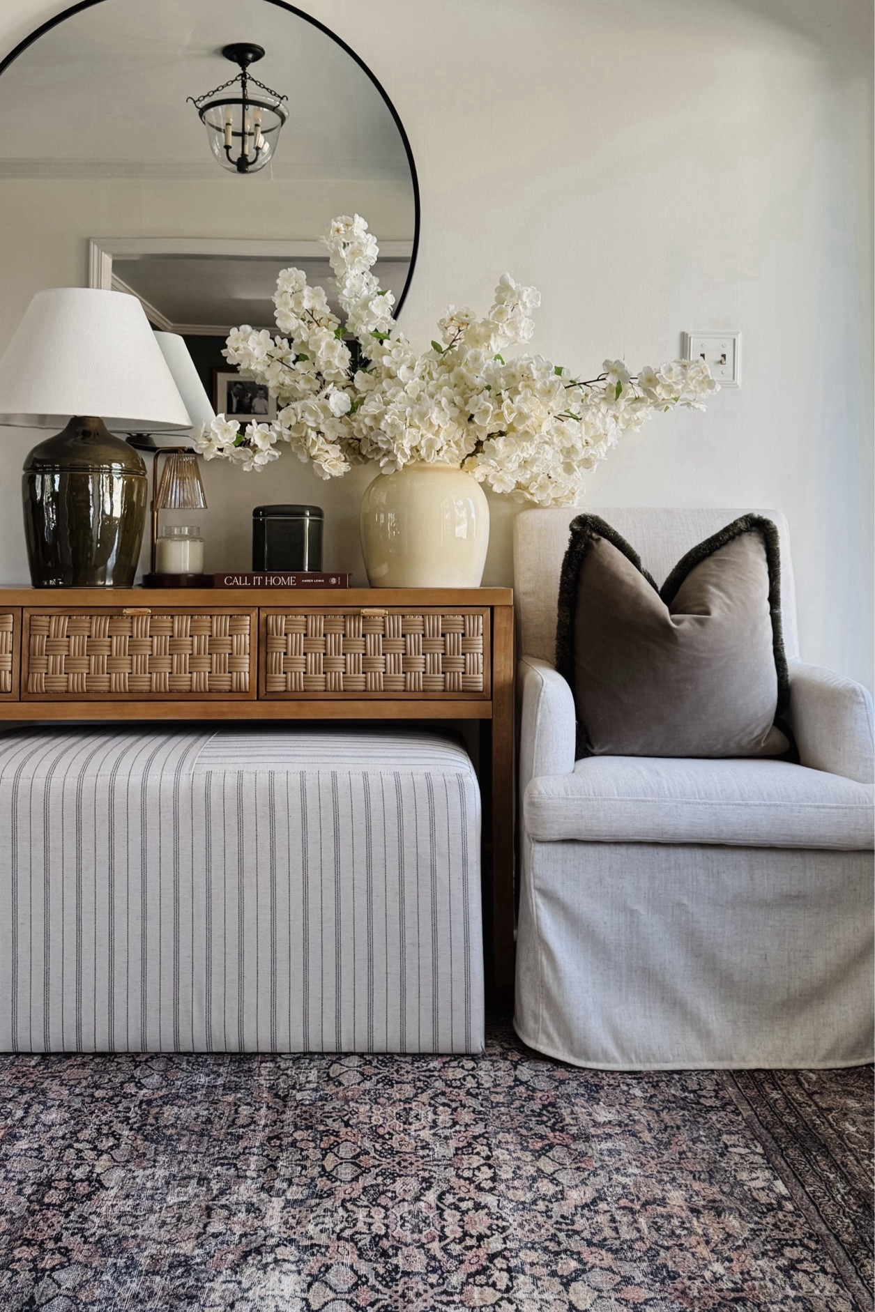 Bury me in cloudpile! Gaw, this rug! This is my second cloud pile purchase, and it did not disappoint. 

#rugsusa #arearug #rug #budgetrug #upholsteredchair #tablelamp #vase #upholsteredbench #targethomedecor #candlewarmer #afloral #roundmirror 