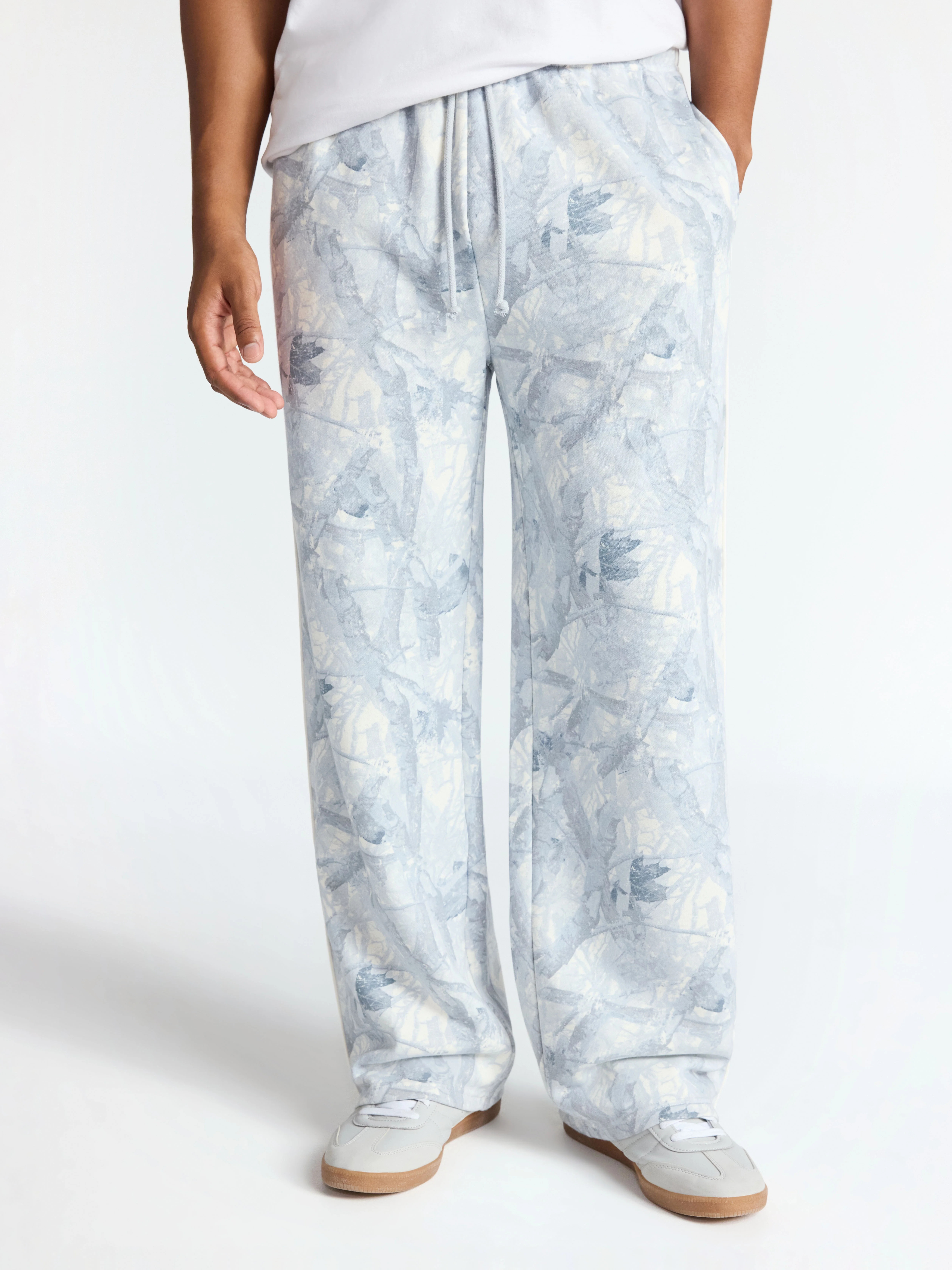 No Boundaries Piped Fleece Jogger Pants, Men's & Big Men's | Walmart (US)