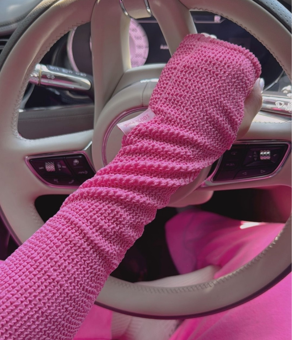 Girlies let’s stay safe. Love these preventive AND bougie driving gloves.