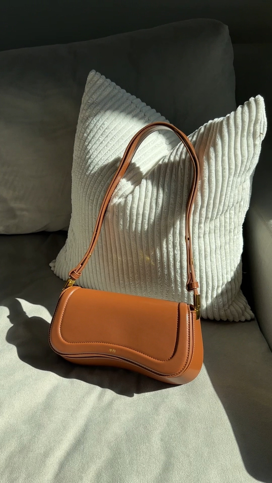 the perfect brown fall purse 👜🤎🍂🧸 fall bag, fall purse, leather purse, jw pei purse, amazon fall fashion finds, amazon purse 

#LTKFindsUnder100 #LTKItBag #LTKSeasonal