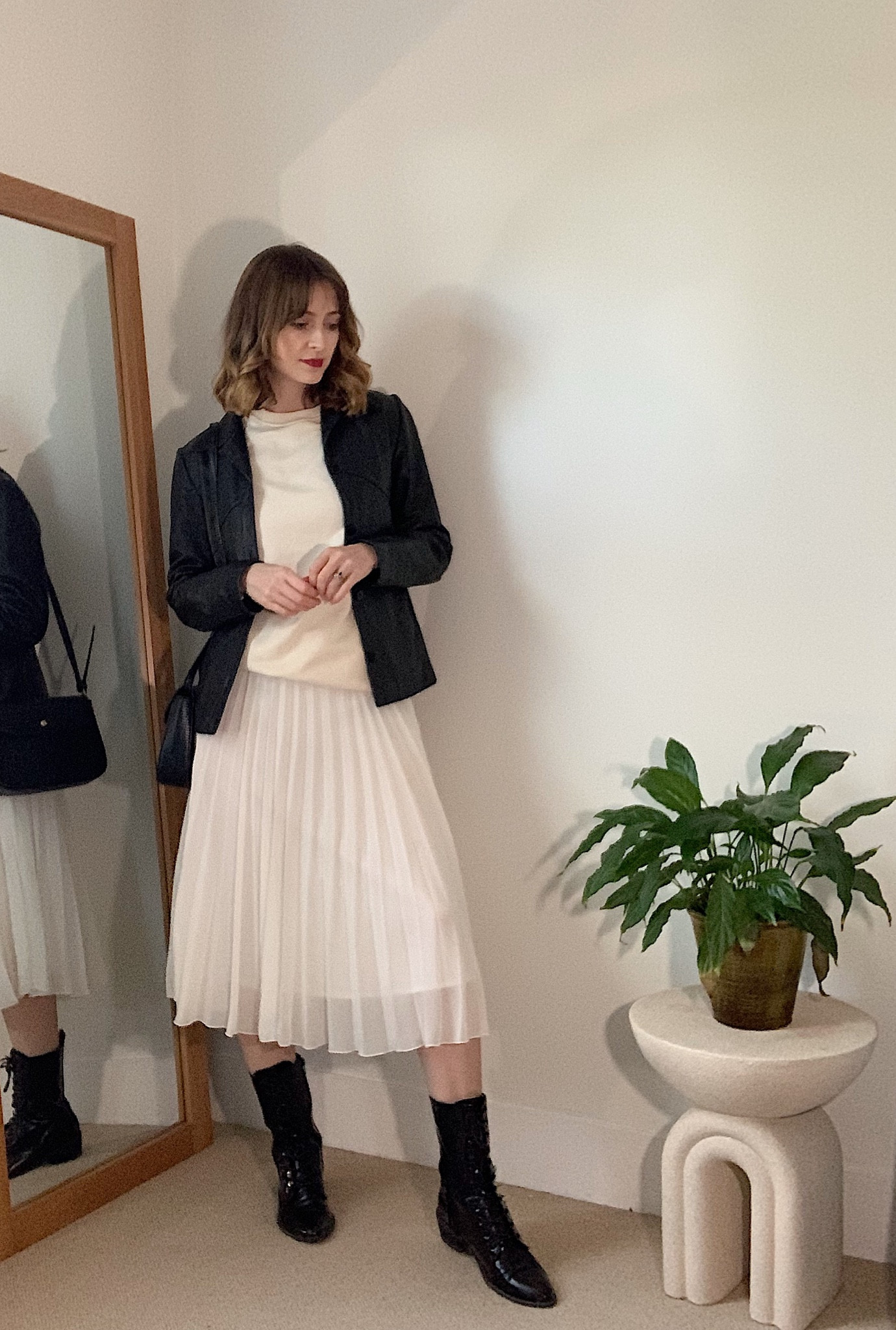 Pleated skirt | Outfit 3

#LTKfindsunder50 #LTKstyletip #LTKSeasonal