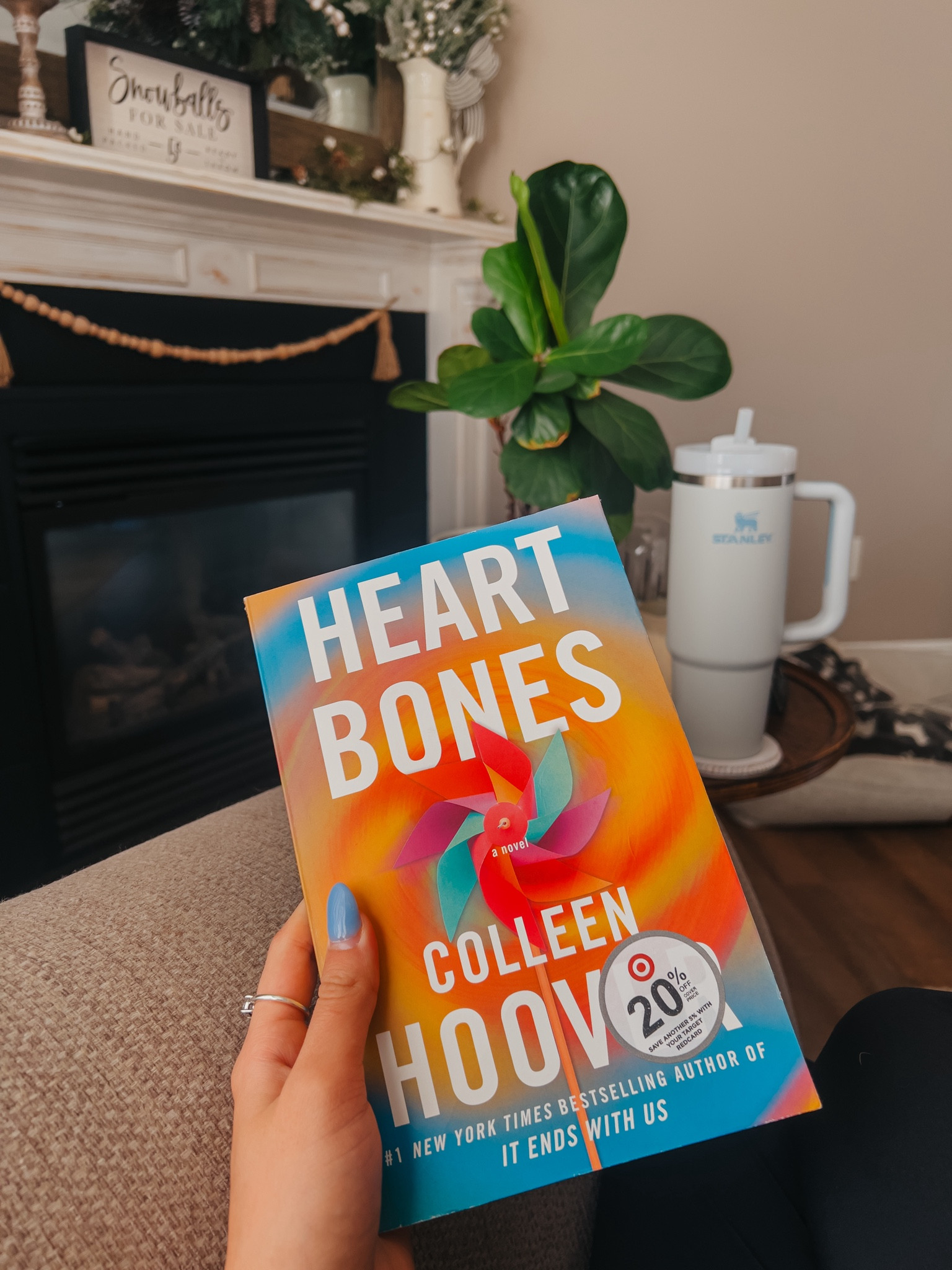 the current book i’m reading!! i love it💖