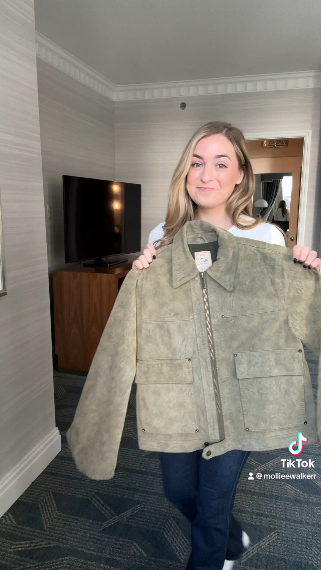 Inside a practice day with the NY Rangers in Denver! 🗻

Jacket: Free People
Jeans: Favorite Daughter 
Long Sleeve: Abercrombie 
Boots: Anne Klein via Macy’s 
Bag: H&M (sold out) 

#LTKStyleTip #LTKBeauty #LTKWorkwear