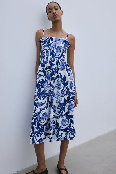 Smocked-bodice Dress - Sleeveless - Knee-length - White/blue floral - Ladies | H&M US | H&M (US + CA)