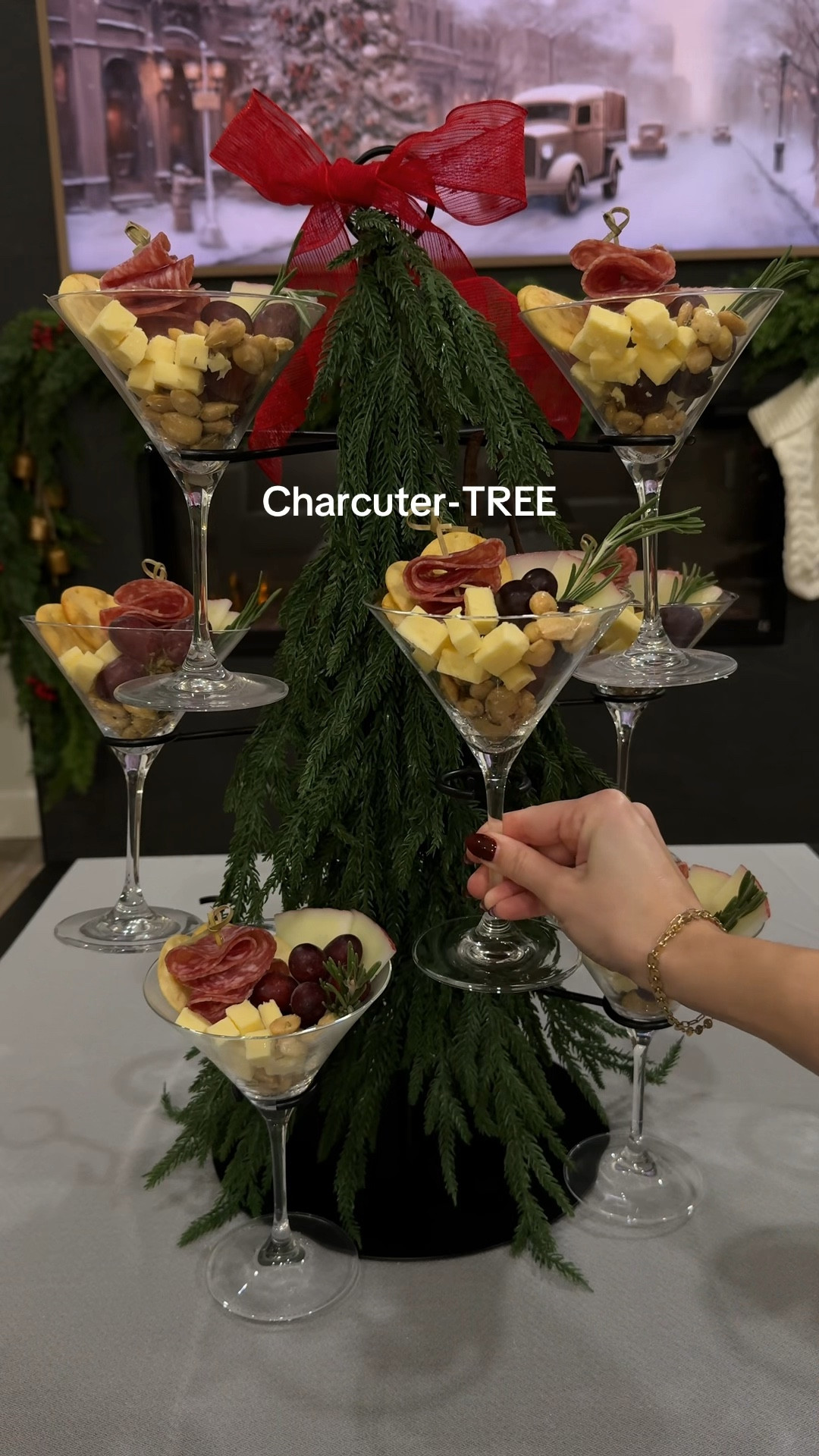 Introducing the charcuter-TREE 🎄
•••

Christmas party, holiday party, Christmas drinks, holiday drinks, holiday hosting, hosting ideas, party ideas, drink stand, drink tree, tiered drink stand, holiday drink tree, party ideas, hosting ideas, hosting hack, cocktails, cocktail stand, cocktail tree, martini glasses, stemware 