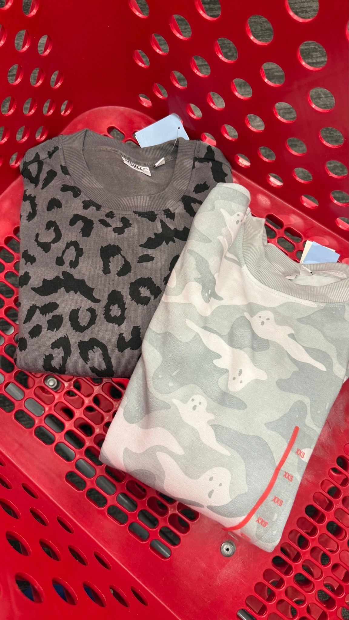 The softest Halloween sweatshirts 🦇 



#LTKSeasonal #LTKFallSale #LTKFindsUnder50