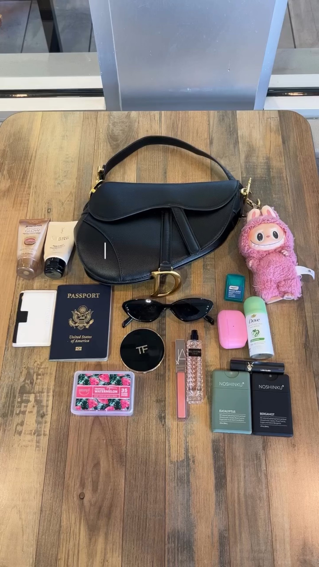 The newest edition to my everyday essentials @noshinku 🫧🎀💗
♡ 
♡
♡
#whatsinmybag #SelfCare #minivlog #handsanitizer #Lifestyle #bodycare #girlyaesthetic #whatsinmypurse #cozyathome #dove #dovepartner #noshinku #cozyvibes #freshair #handsanitizer #bodycareroutine #packmybag #StressRelief  #blackgirltiktok #fyp  #sahm #fypシ #pursetok #girlypop #girlythings #girlytips