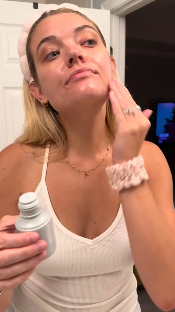 My go-to Rhode routine for hydrated, glowy skin

simple steps, nothing extra 🤍

linked in my LTK


#LTKFindsUnder50 #LTKselfcare #LTKBeauty