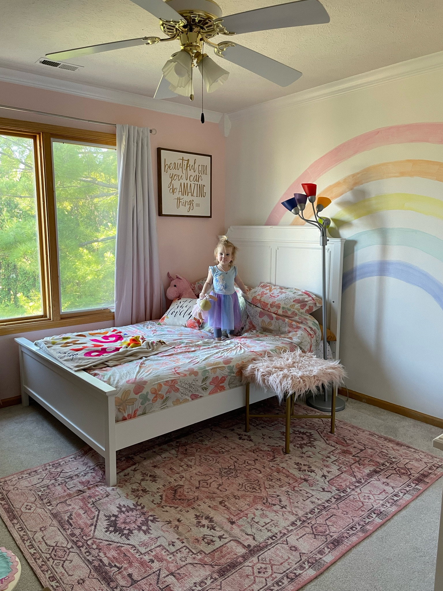 Sweet Ellie’s rainbow room 🌈 