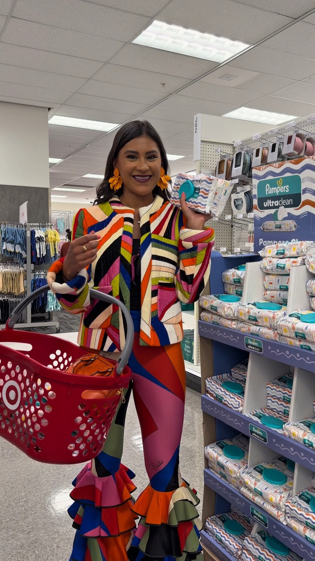 #ad When function meets fashion 👗👠 it’s a win win in my household, and I just discovered the most stylish baby wipes to exist! @Pampersus ultra clean wipes new summer designs that are printed on the packaging of the wipes, available in select @Target  stores, will complement your home decor 🪞and your baby 👶🏽 gear perfectly. Learn all the ways I’m using these wipes and shop 🛍️ my go-to Pampers products here! #TargetPartner #PampersPartner