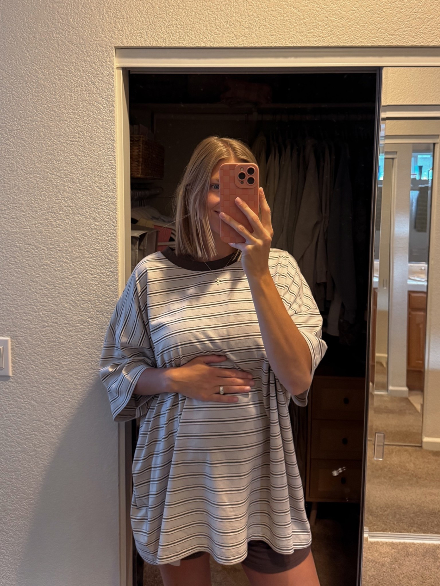 My new favorite oversized tee! Perfect for the bump 😍 sized up a few for an oversized feel!