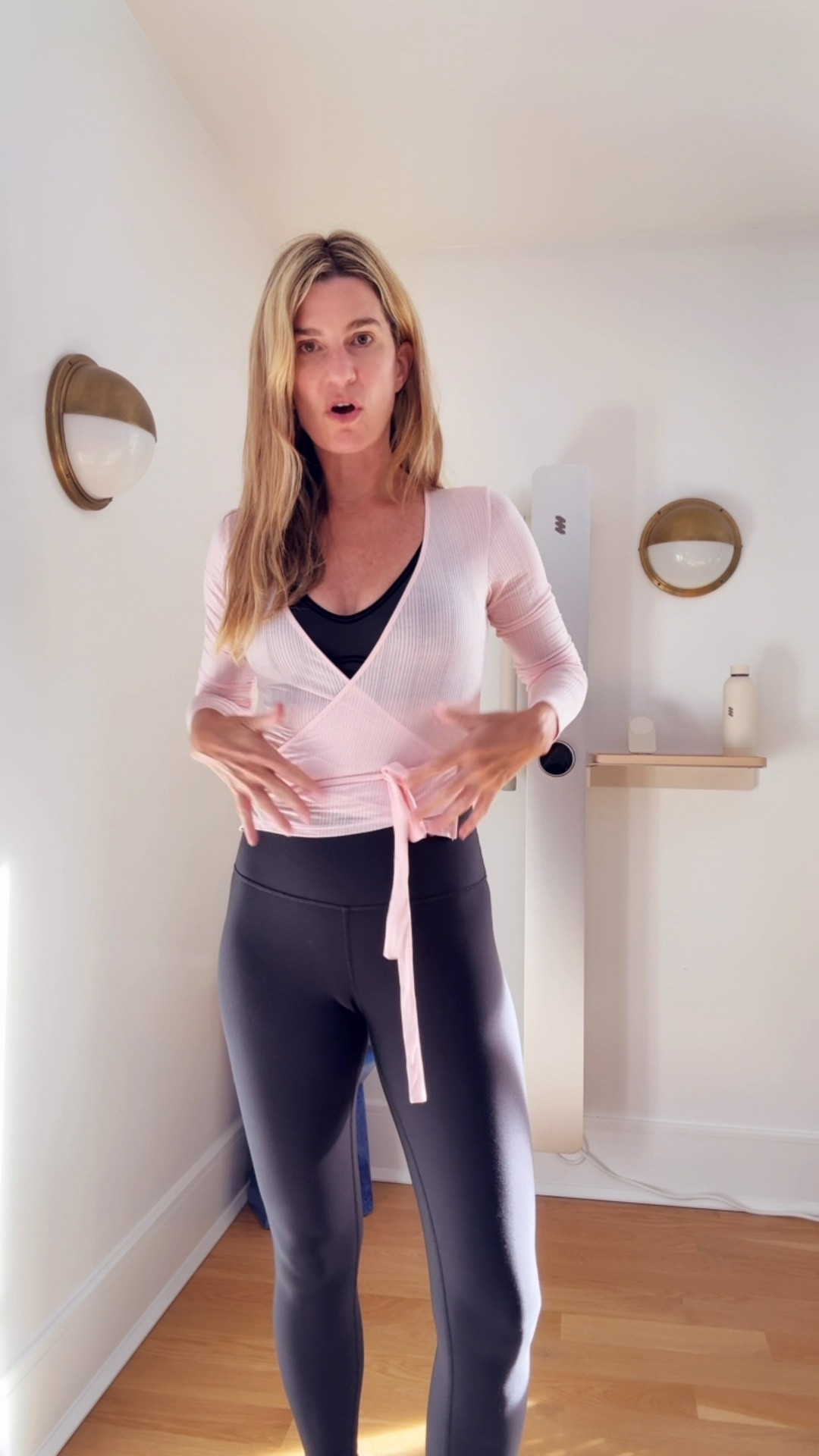 Sz S in @Alo Yoga leggings, sz M in pink top