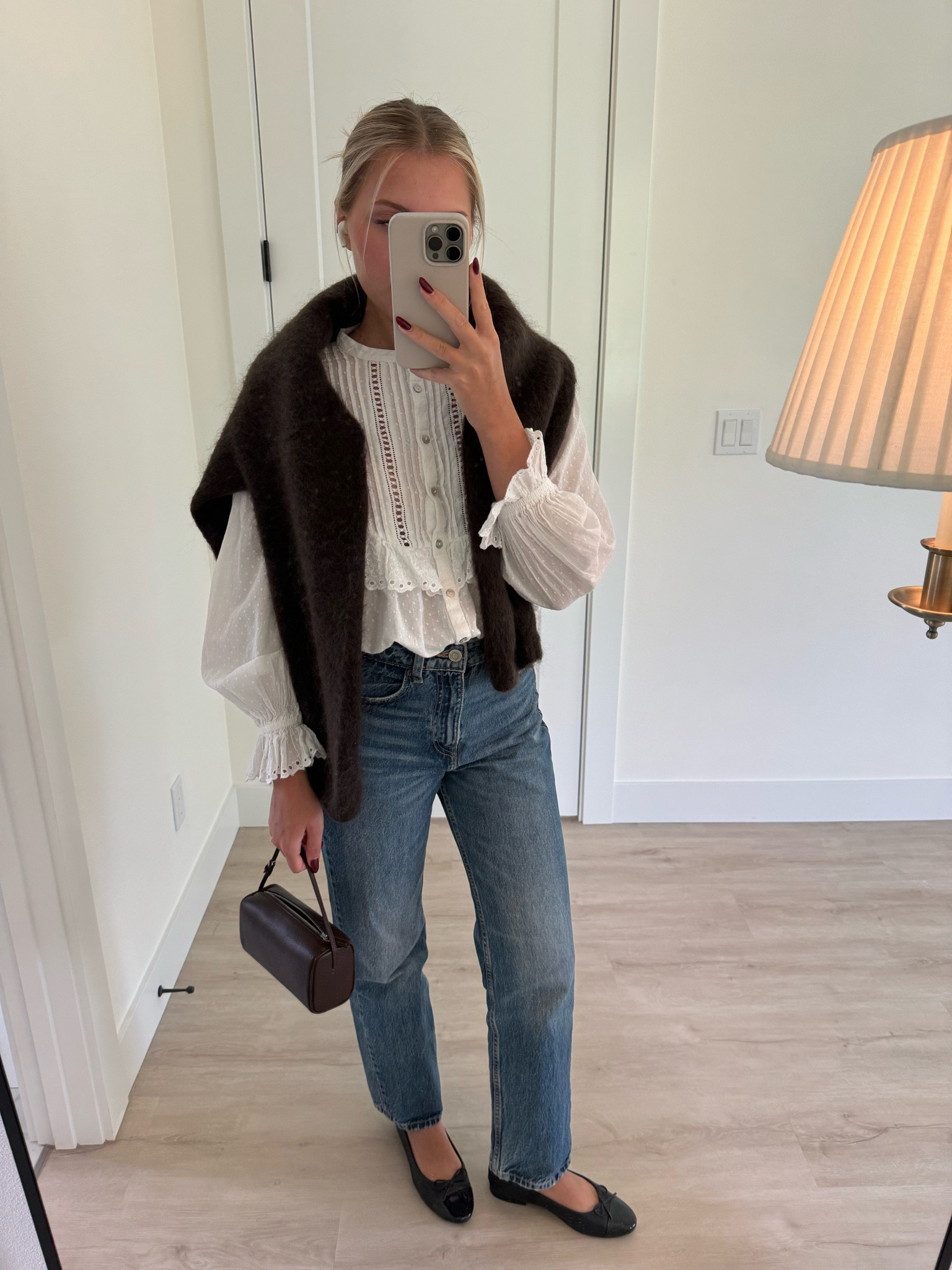 This top is unfortunately no longer available so I liked some similar ones. Jeans are Zara mom jeans!