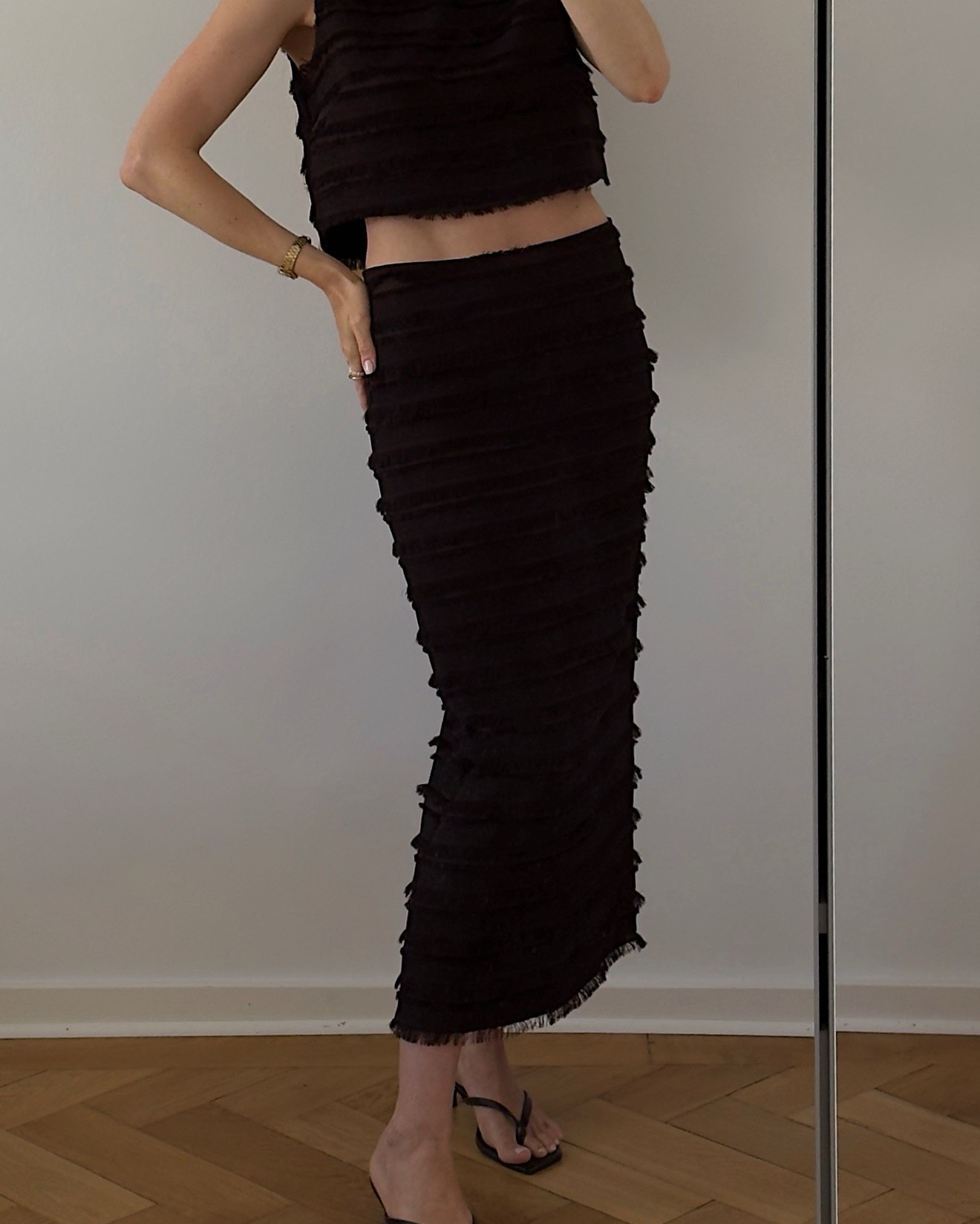 dark chocolate brown fringe set - top & skirt with little fringe details in the perfect brown shade. Combined with brown tiny heel slides and shell accessoires 🐚🤎
#summeroutfit #summerlook #summerset #chocolatebrown

#LTKstyletip #LTKsummer #LTKeurope