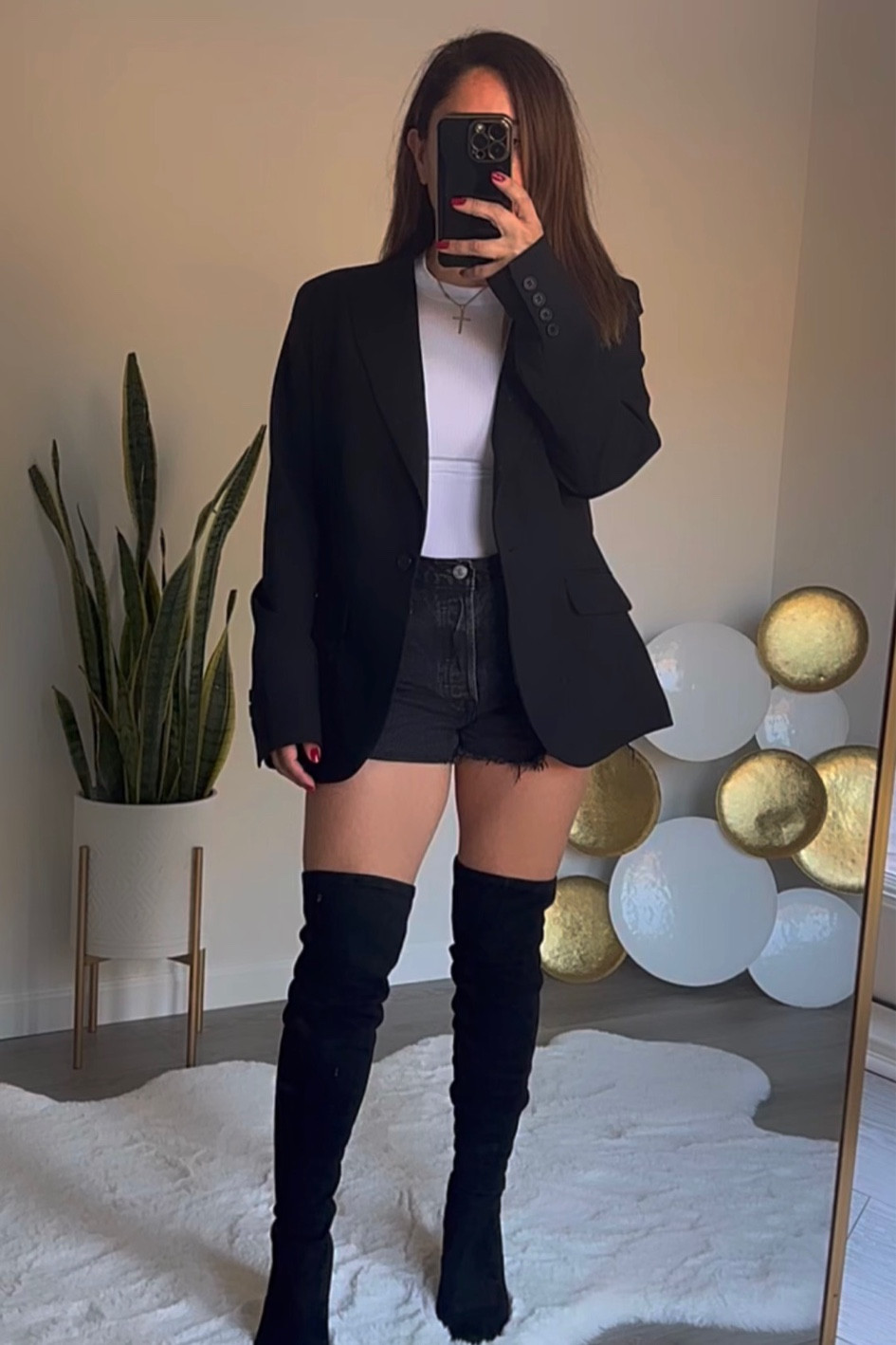 High waisted Levi’s shorts are super flattering on the 🍑. These Skims bodysuit dupes are 👌🏻

#LTKshoecrush #LTKSale #LTKfindsunder50