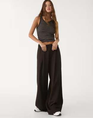 Stradivarius wide leg smart trousers with darts in brown | ASOS | ASOS (Global)