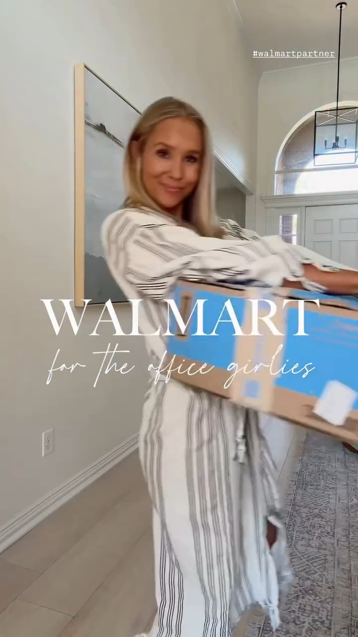 🤍#walmartpartner
Walmart is serving up some CUTE office looks for us workin mamas! 📈👜👢

Size: S / TTS / 5’5” / 120ish lbs