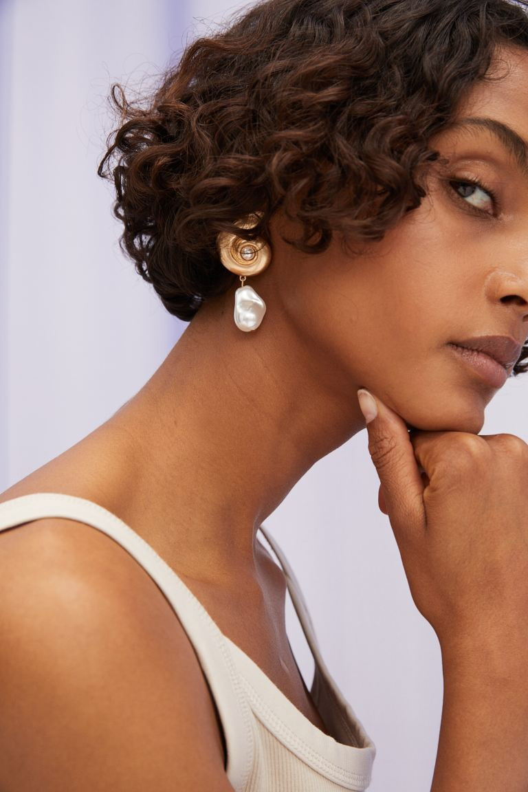 Shell-shaped earrings | H&M (DE, AT, CH, NL, FI)