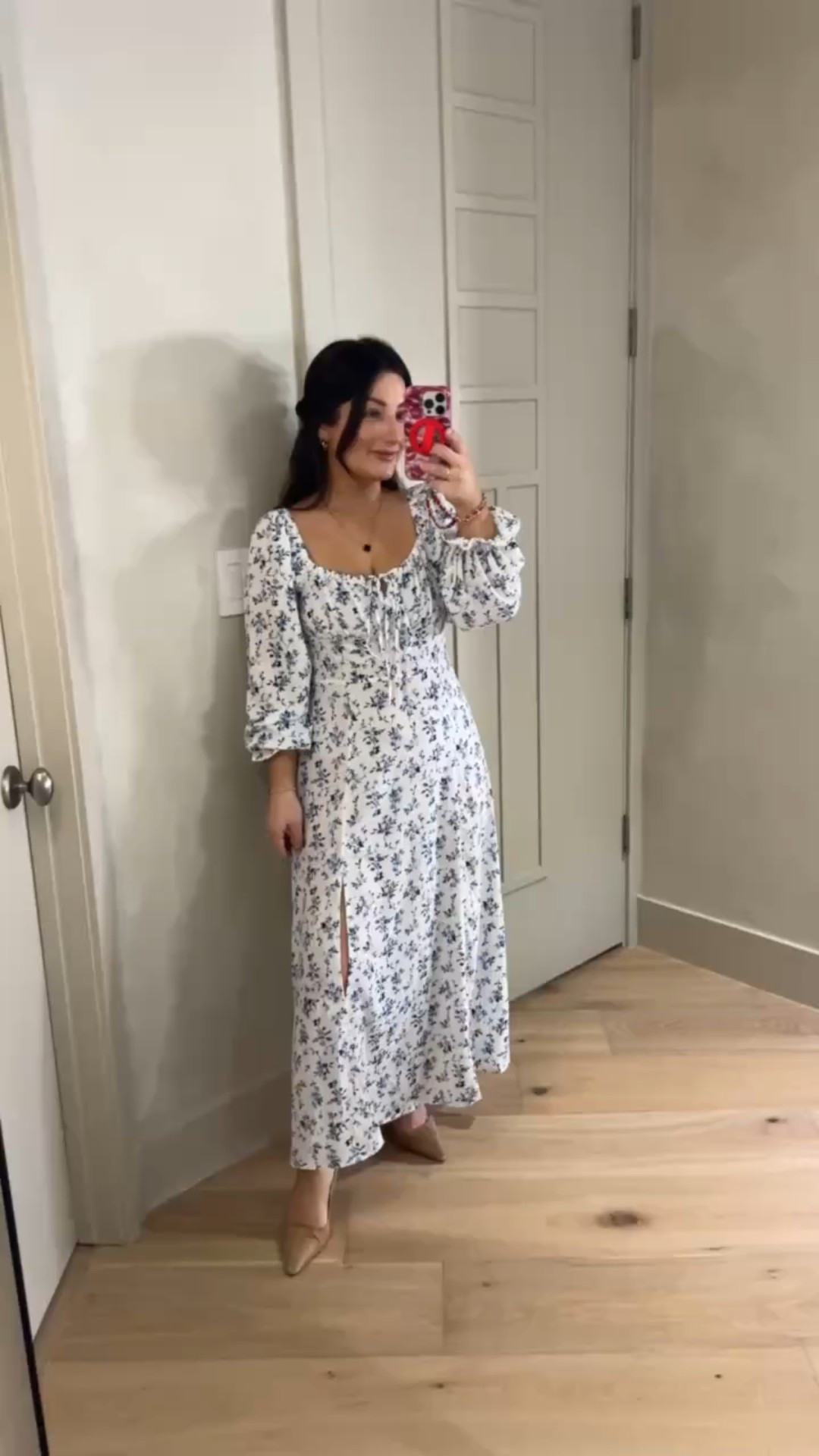 Floral midi dress! 
Size small 
color blue floral 

5'0" 140lbs

#LTKPetite #LTKSeasonal #LTKSaleAlert