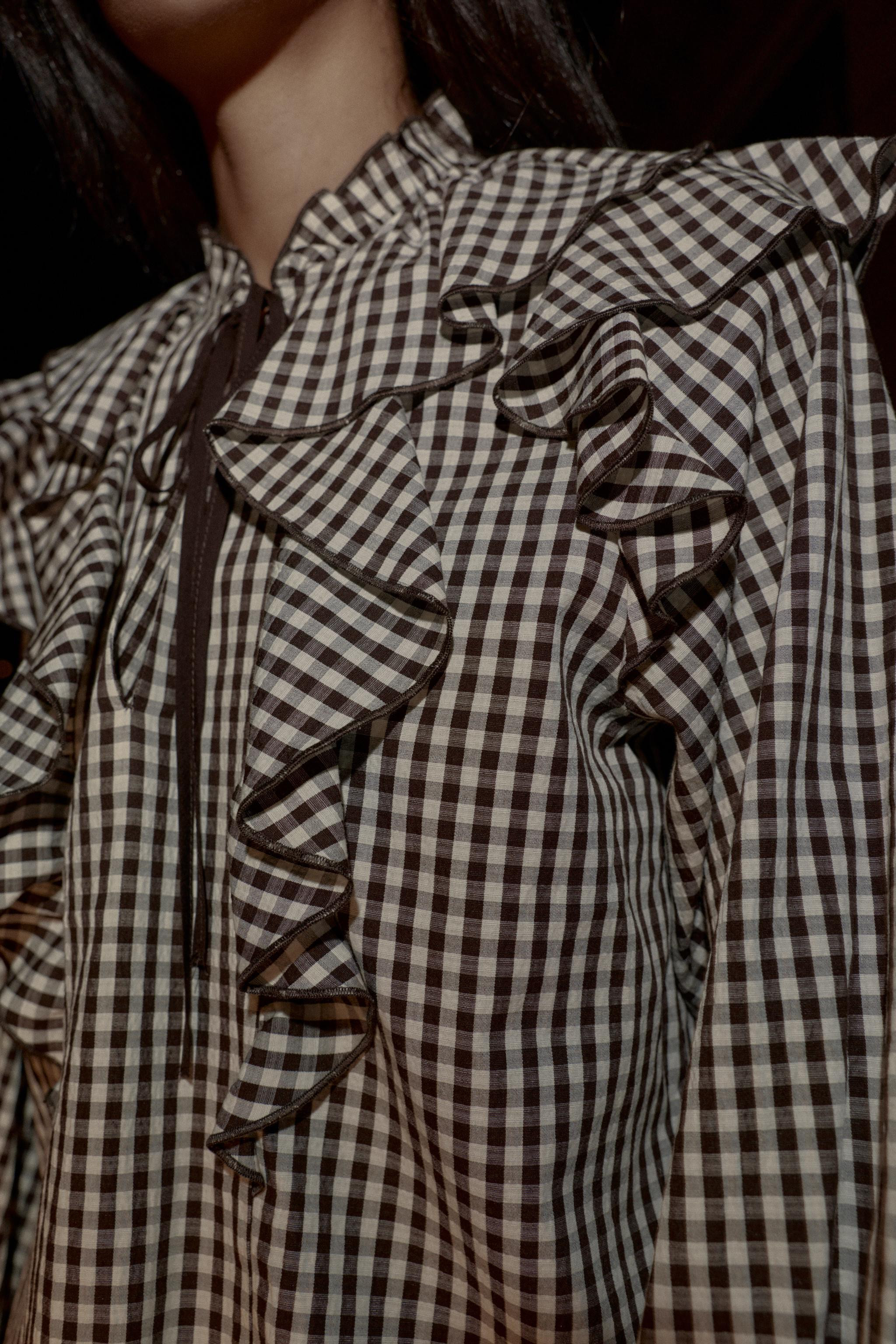 BLUSE MIT VOLANT UND VICHY-KAROS | Zara DE