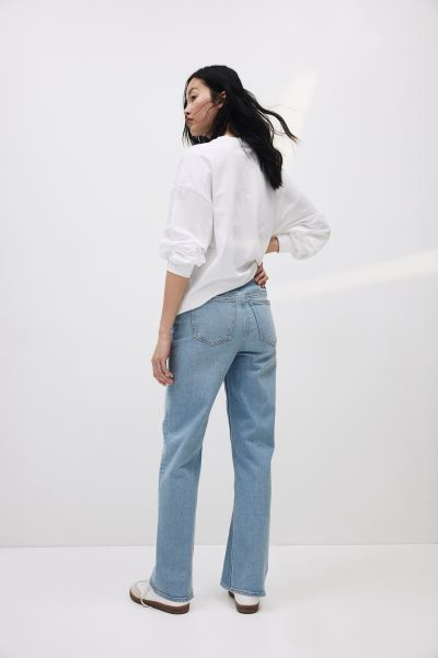 MAMA Wide Low Jeans Before & After - Taille basse - Longue - Bleu denim clair - FEMME | H&M FR | H&M (FR, IT, ES, PT, BE)