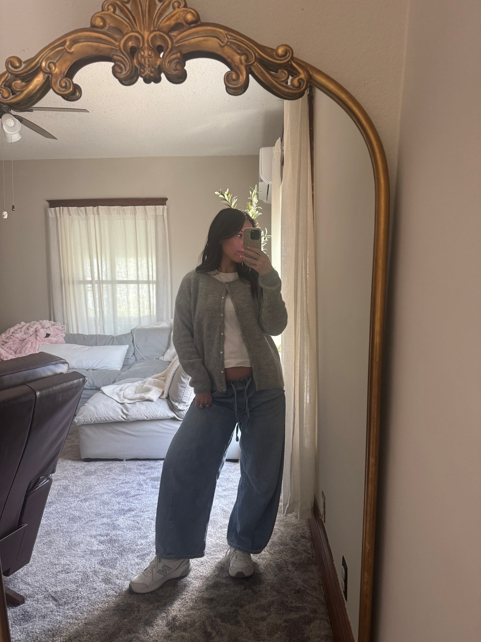 Cardigan - L
Tee - S
Jeans - S

#LTKStyleTip #LTKBump