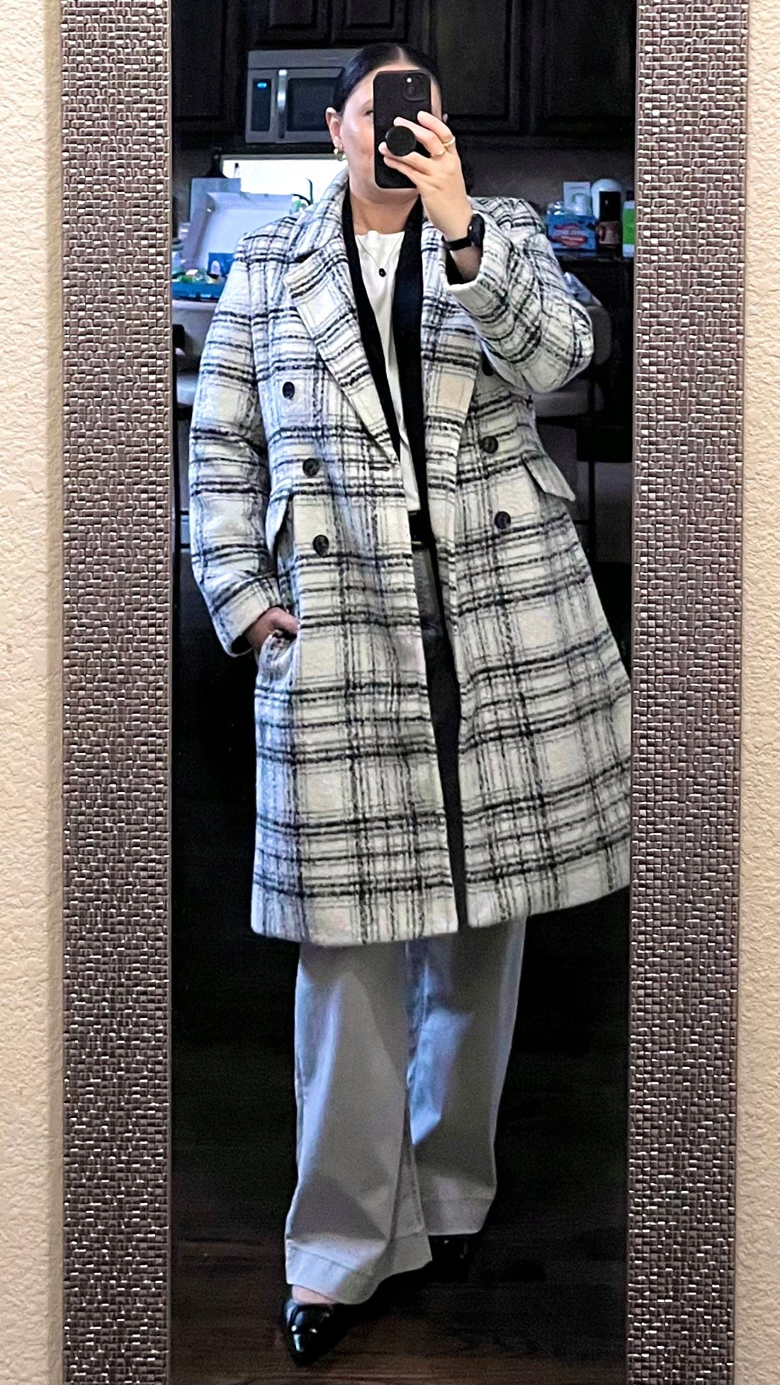 I do the best I can with the light the Lord gives me, lol. I love this time of year but the dark mornings are definitely cramping my LTK style. Sorry friends!

But this coat is still a shining star. Obsessed!! Sz large and roomy enough over a sweater or blazer.

#LTKSeasonal #LTKWorkwear #LTKSaleAlert