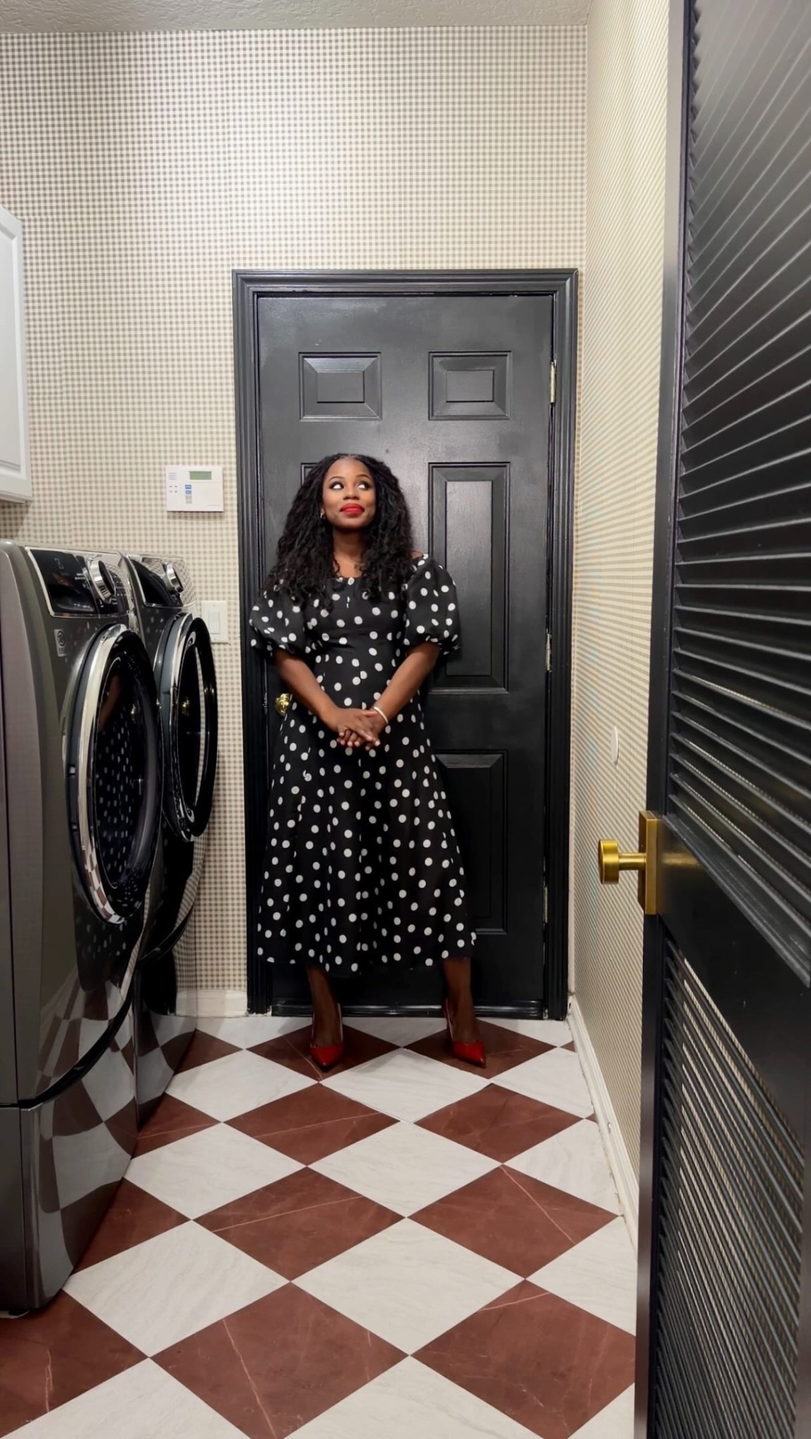 I’ve had this vision for our laundry room in my head for the longest time. I kept talking about it, and finally, I decided it was time to stop talking and just do it!😏 WHAT DO YOU THINK?!?

#home #diy #project #laundryroom #beforeandafter...