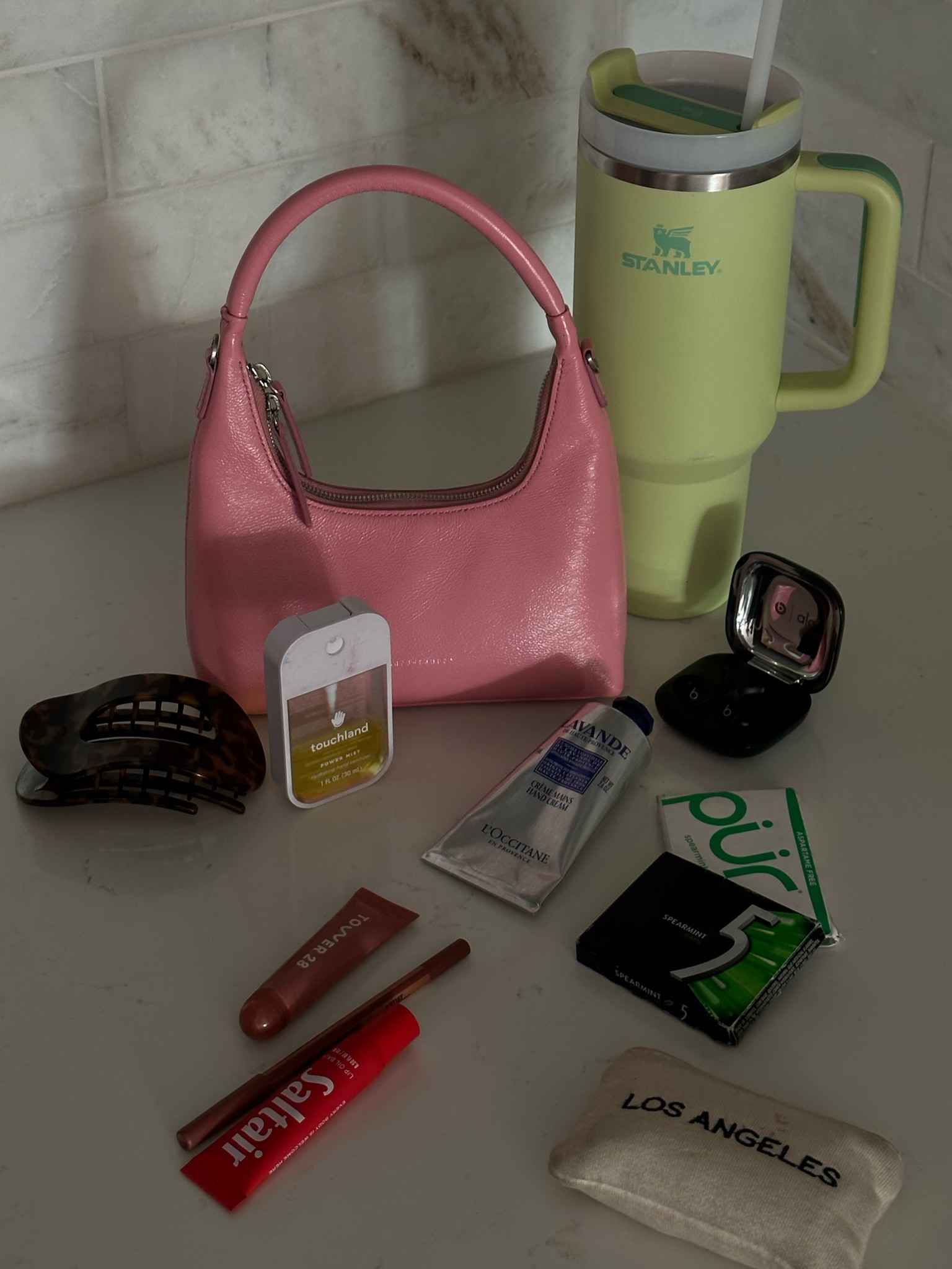 What’s in my purse today 🙇‍♀️💗

#LTKTravel #LTKItBag #LTKU