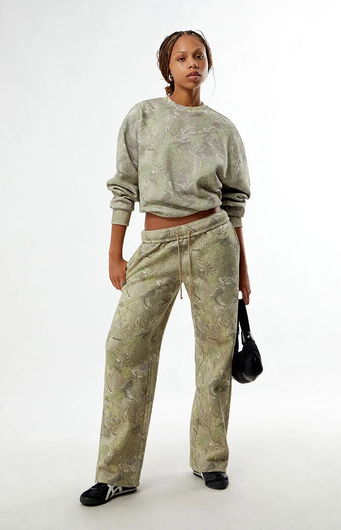Women's Tree Camo Baggy Sweatpants in Camouflage - Size XS | PacSun