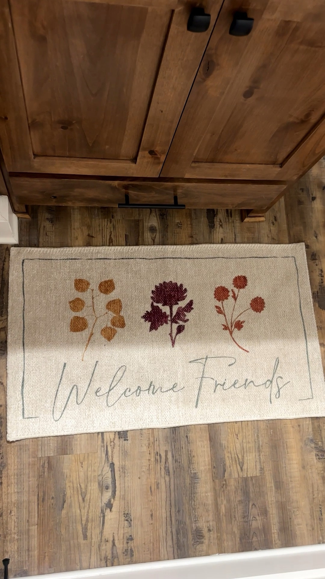 This fall rug is stunning and only $13 🤯🍂

Fall Decor | Home Decor | Fall Vibes | welcome Friends | home rug | Rugs | Target Finds

#LTKVideo #LTKHome #LTKSeasonal