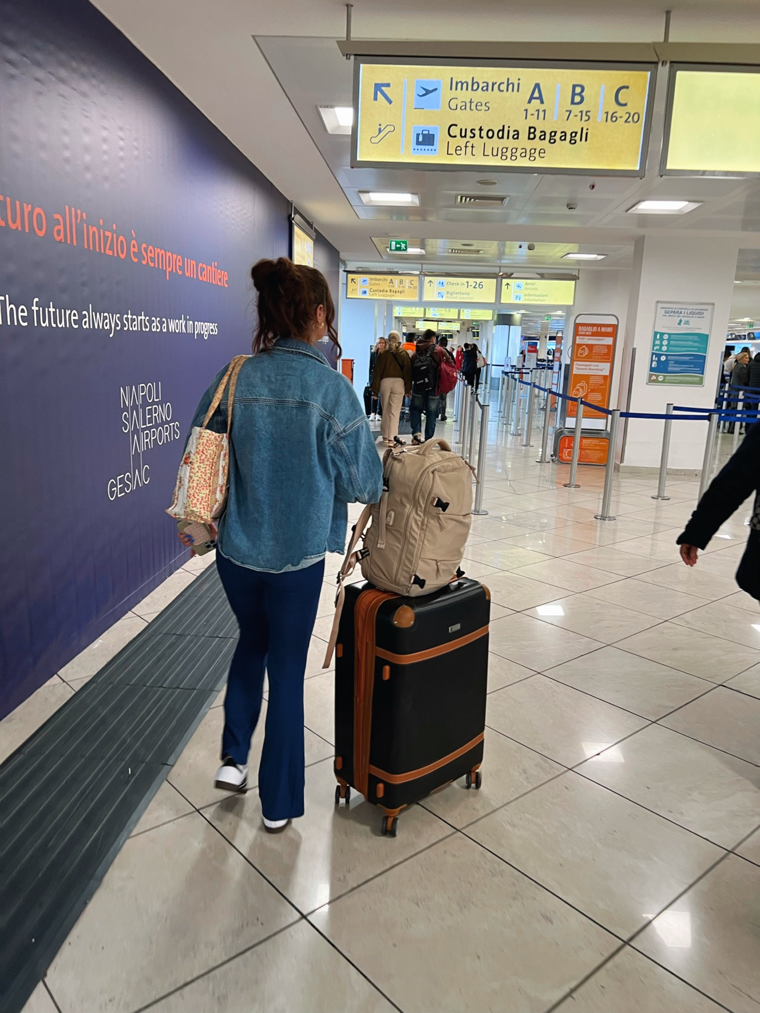 Airport outfit ✈️ got my jean jacket at Aritzia last year and it’s been my favorite one ever since- couldn’t find the exact style of it but found one super similar on the website!