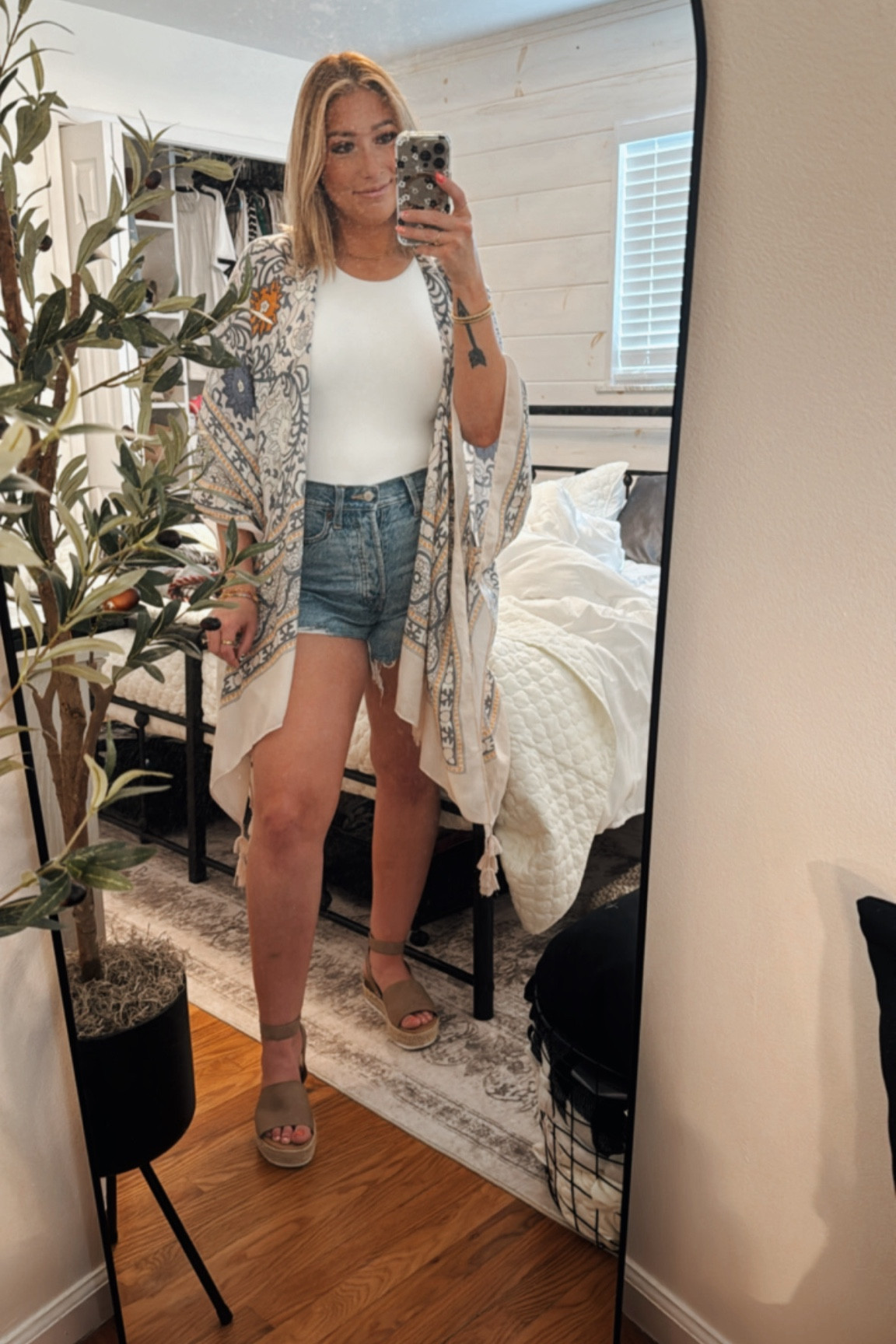 My kimono is an old purchase from years ago but I tried my best to link similar versions! 
Top: L
Shorts: L
Espadrilles: 7
Kimono: M 

#LTKFindsUnder50 #LTKMidsize #LTKSeasonal