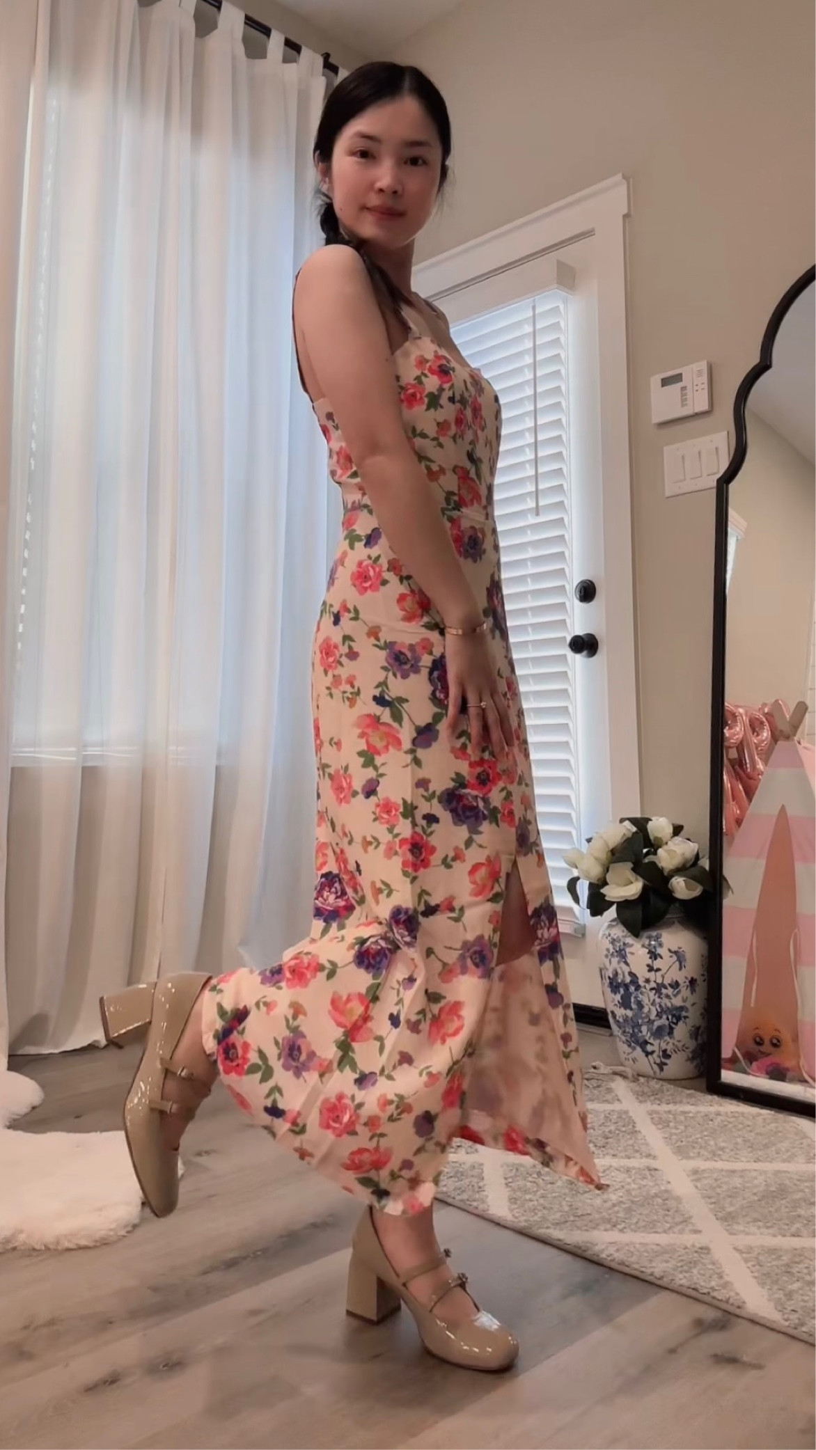 Váy hoa chất vải silk 100% rất hợp với mùa xuân. Mình mặc size số 2

#LTKMostLoved #LTKstyletip #LTKSeasonal