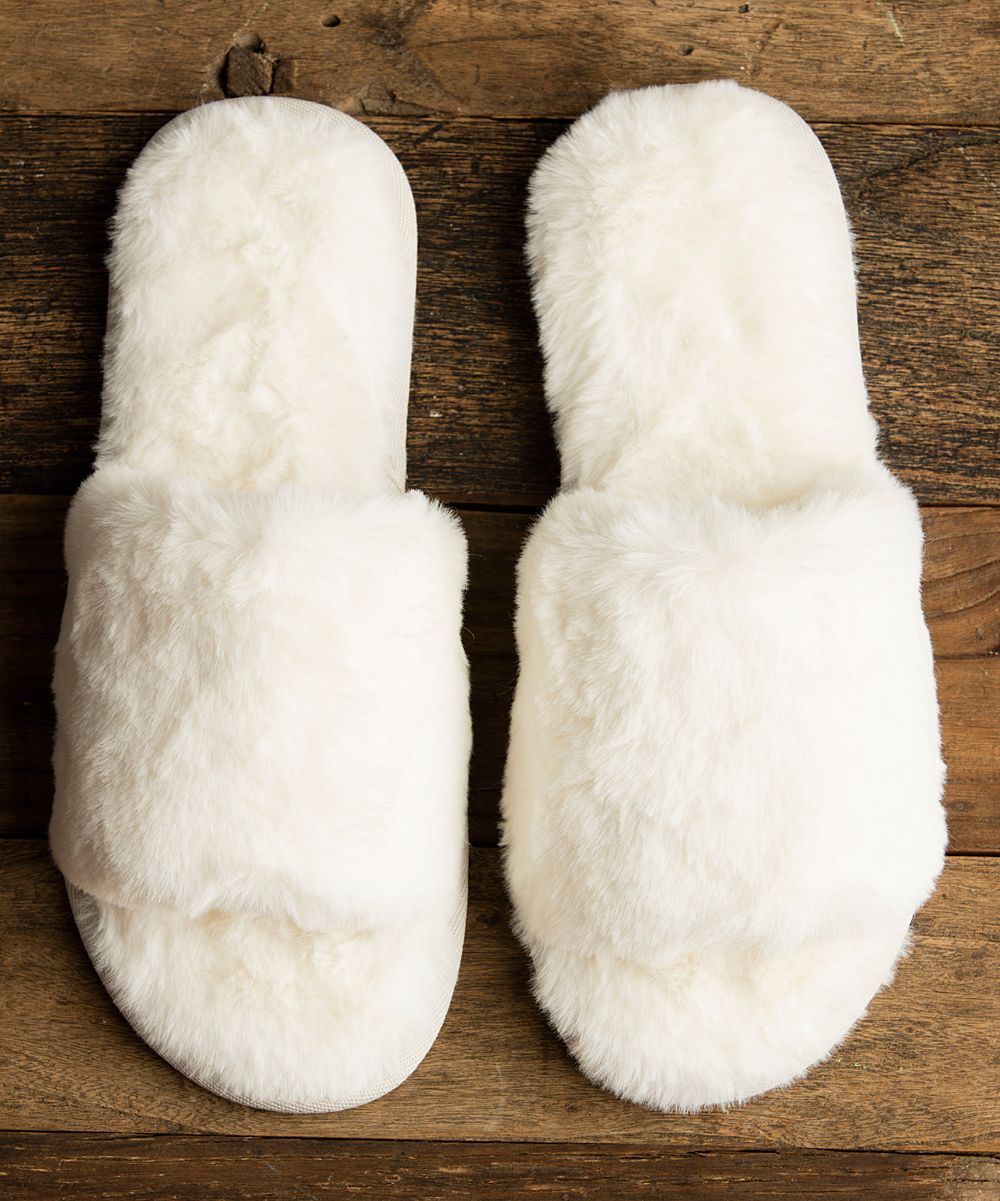 Lemon Legwear Women's POWDER - Powder White Faux Fur Slipper | Zulily