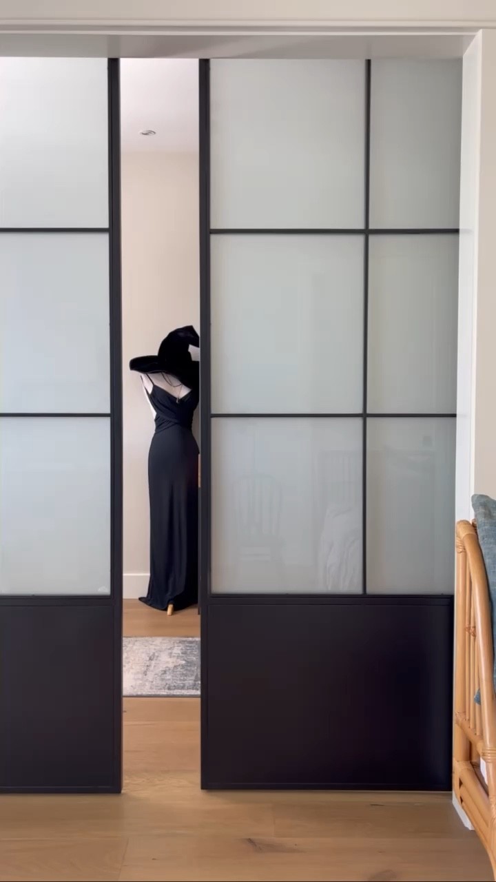 Glass Panel Barn Door
Rattan Day Bed
Modern Console Table 

#LTKhome