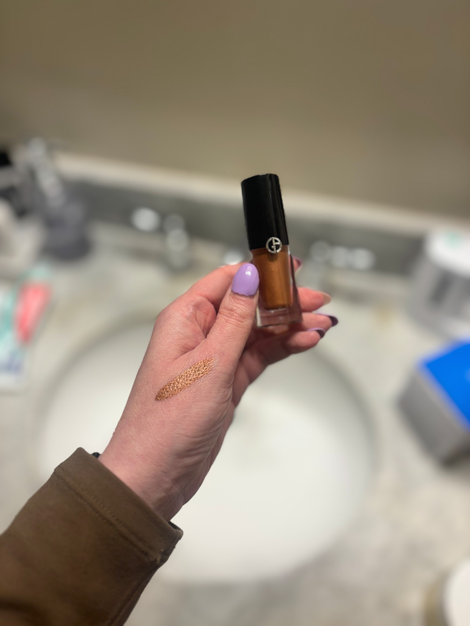 If you’re looking for effortless eye makeup, this eye tint is it! One swipe and you’re good to go…just blend! #beauty #makeup #armanibeauty

#LTKBeauty