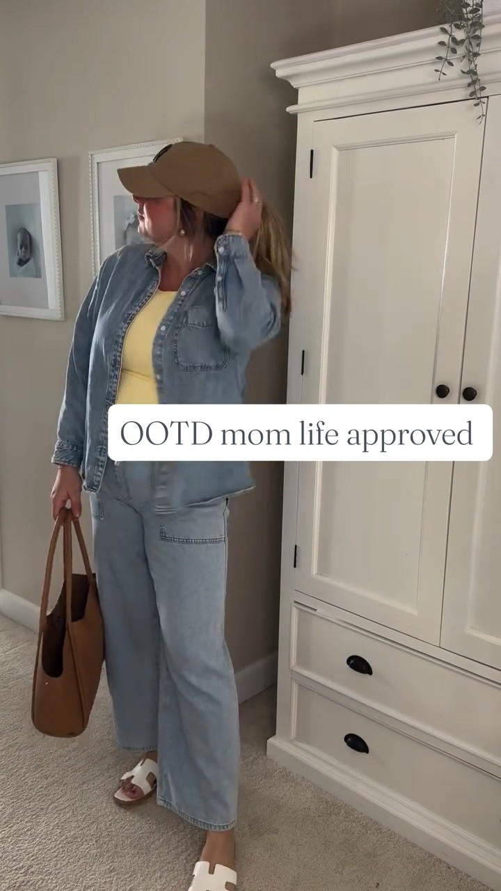 Unseasonably cold spring day here in Ohio butttt we’re rolling with it. 

The Walmart jeans  are back in stock! 👇🏼👖

Comment Shop for the links! 

#Momlife #ootd #styleinspo #walmartfinds #targetfashion