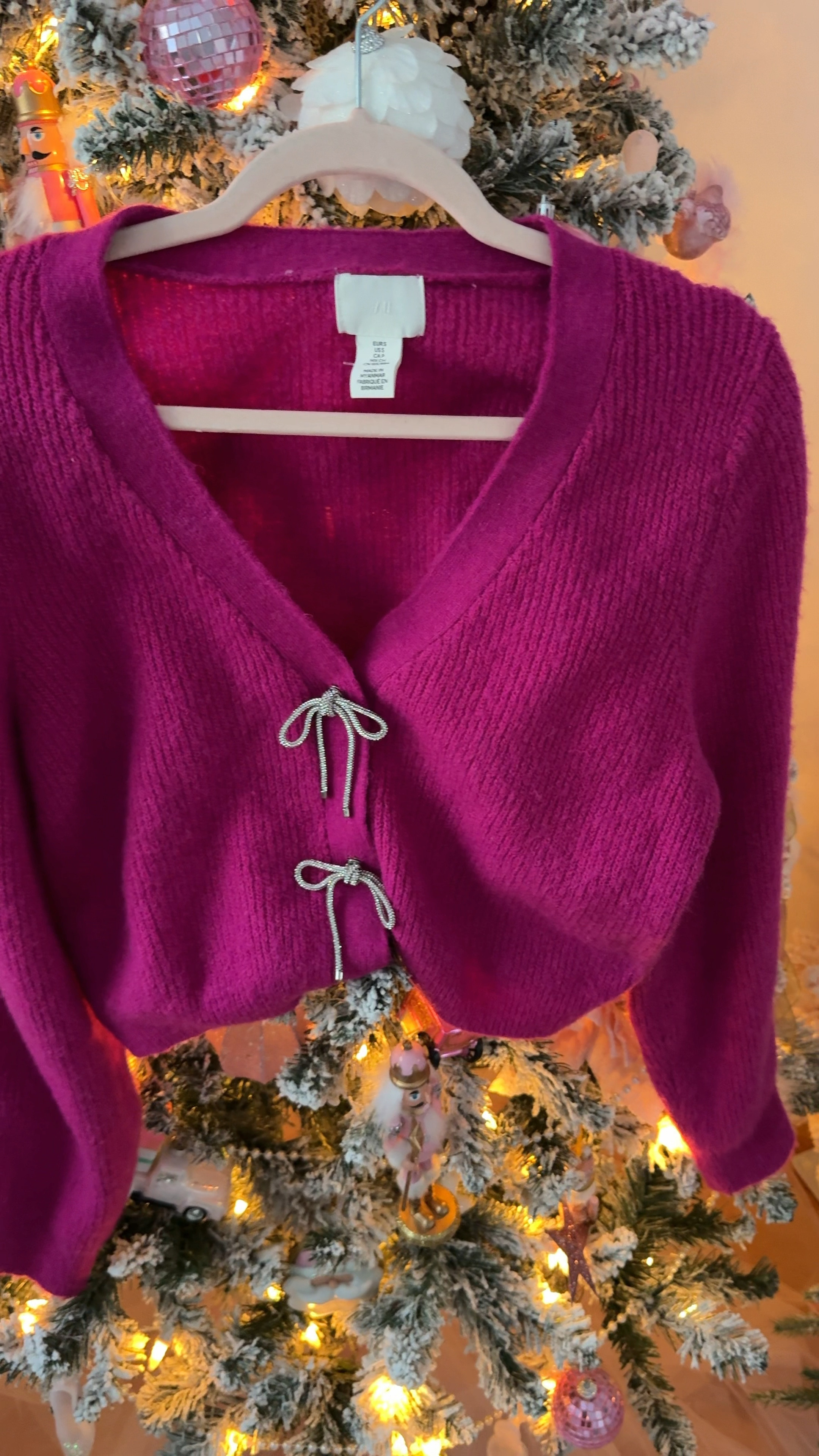 Bow cardigan from H&M 
This one is from last year 


#LTKFindsUnder50 #LTKHoliday #LTKStyleTip